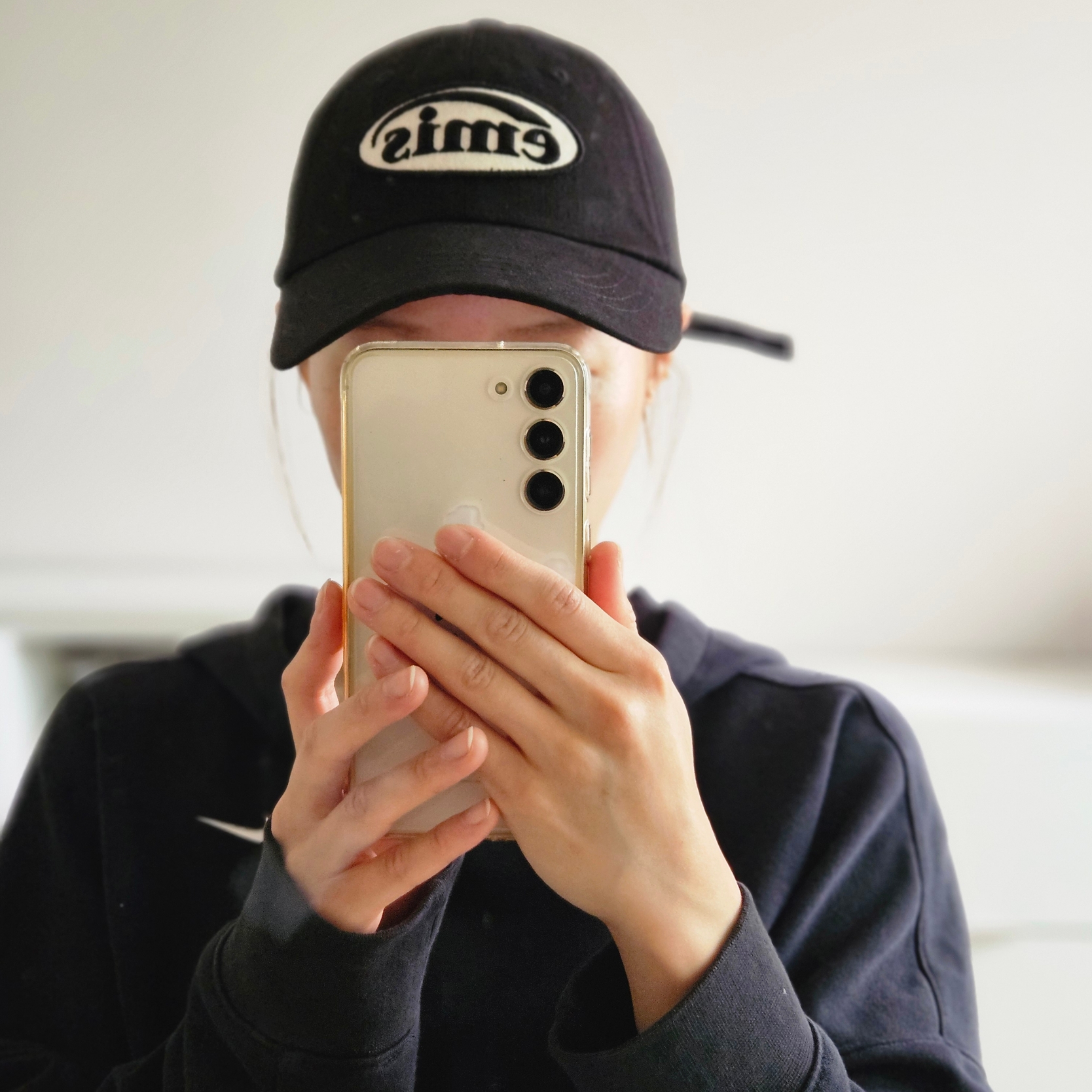 Emis Tone On Tone Wappen Ball Cap Black 착용 스타일 - 1