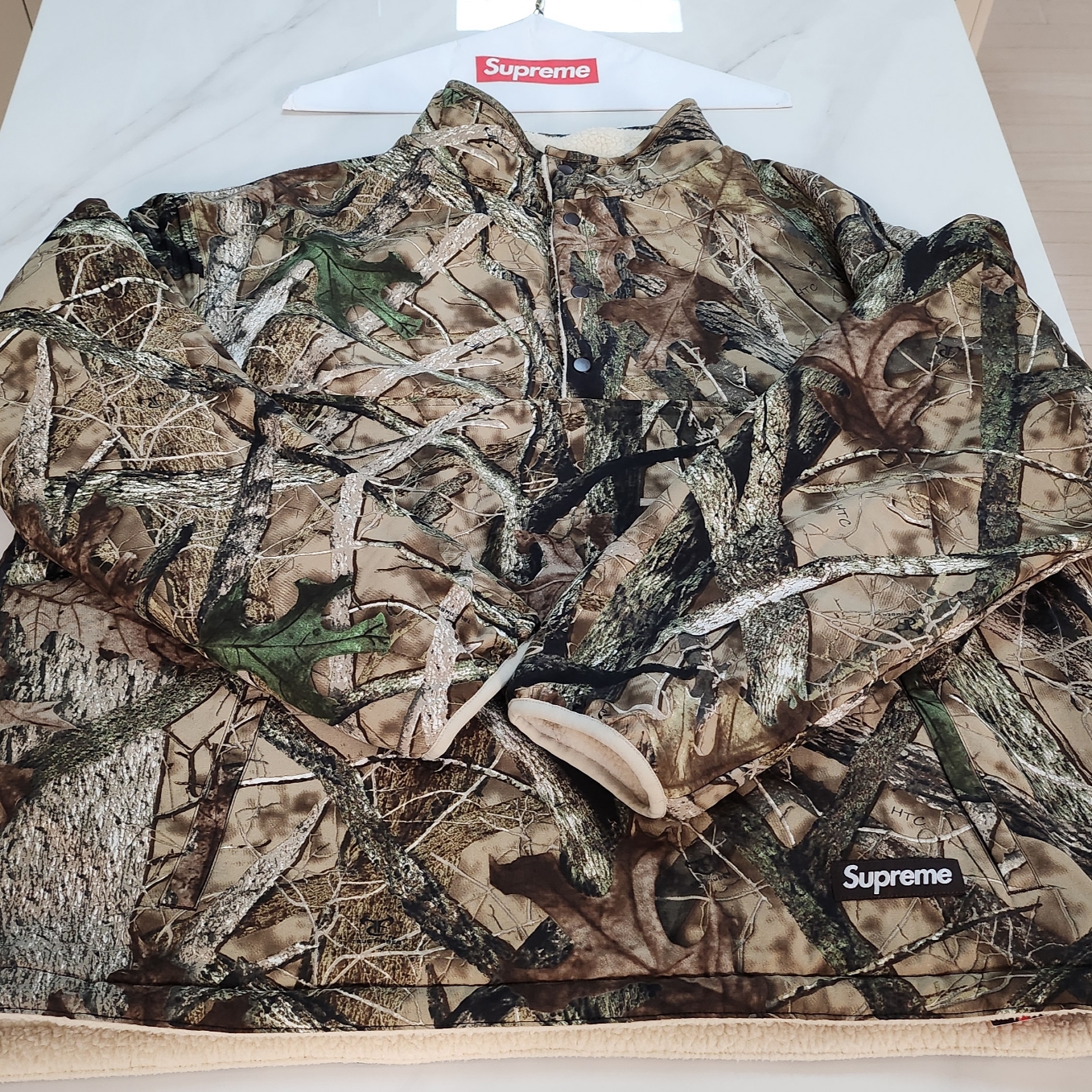 Supreme Polartec Shearling Reversible Pullover TrueTimber HTC Fall Camo - 24FW 착용 스타일 - 1