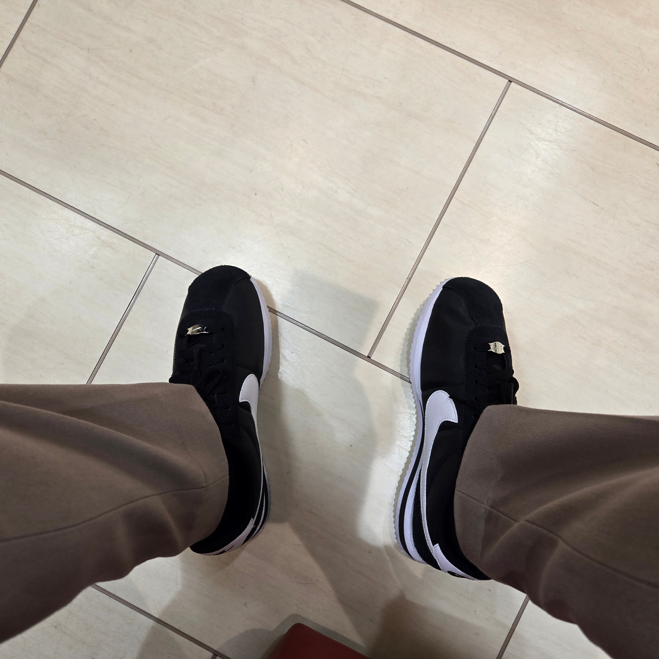 Nike Cortez TXT Black White, Zara Wool Cargo Pants Tabacco 착용 스타일