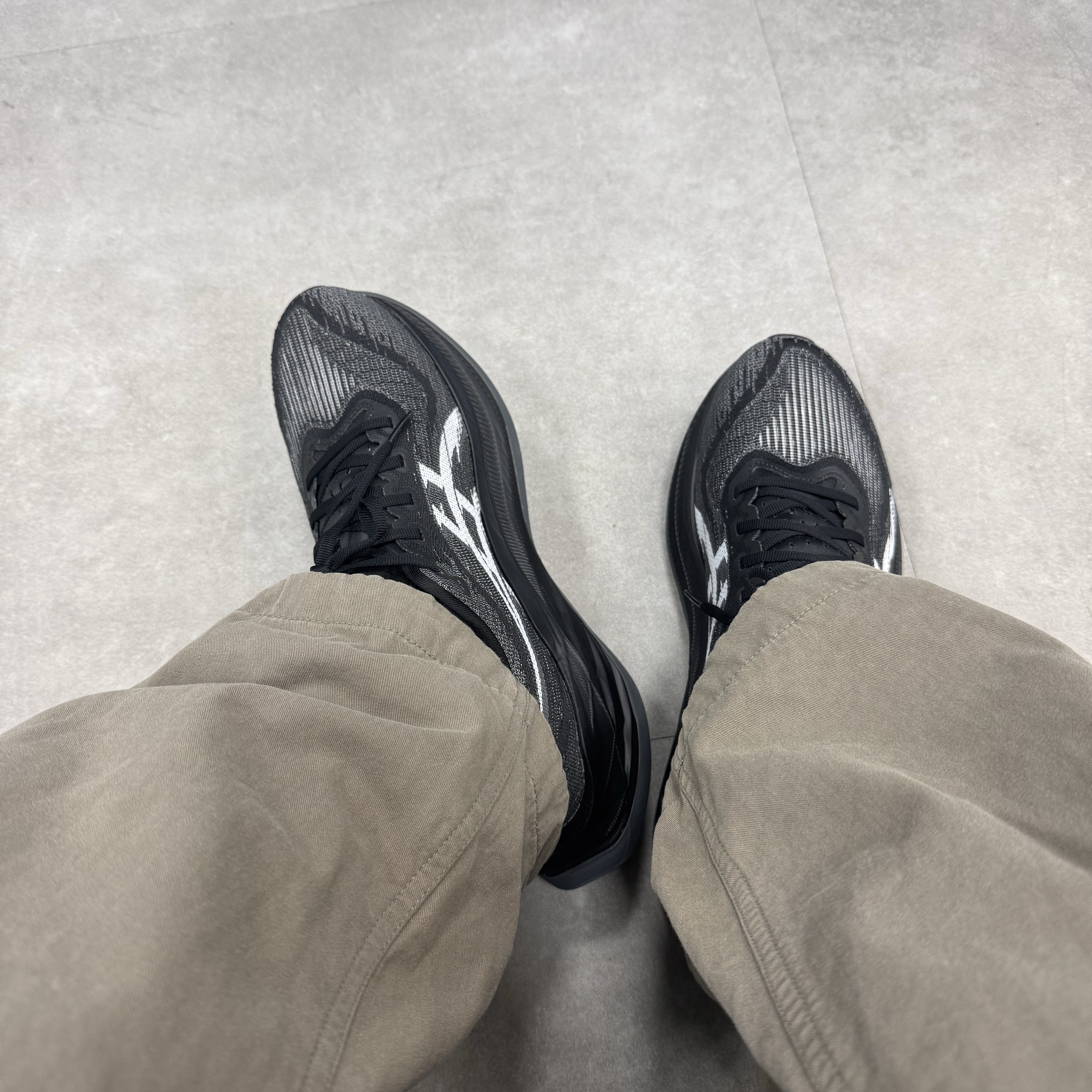 Asics Superblast 2 Black White 착용 스타일