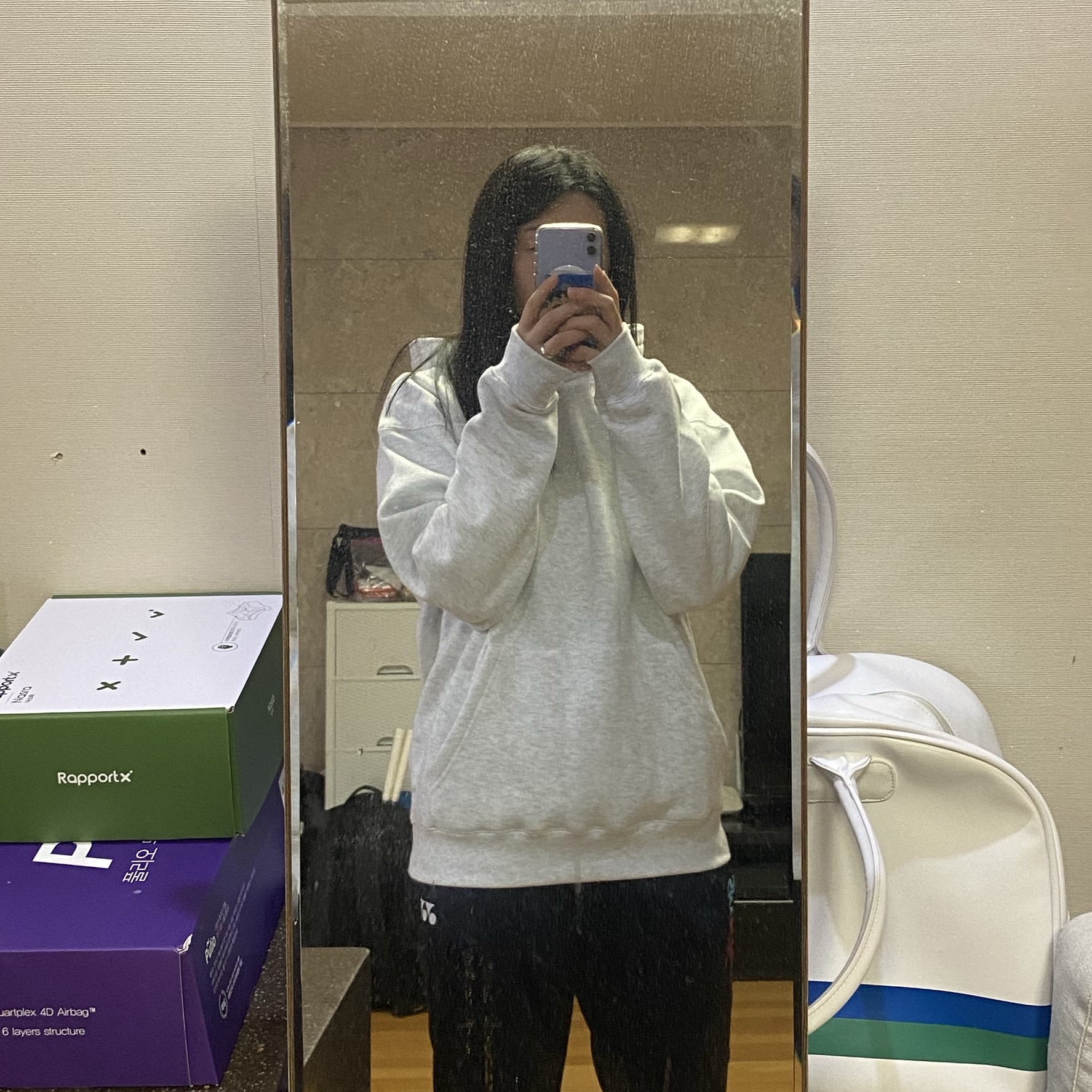 IAB Studio Hoodie Light Gray 착용 스타일