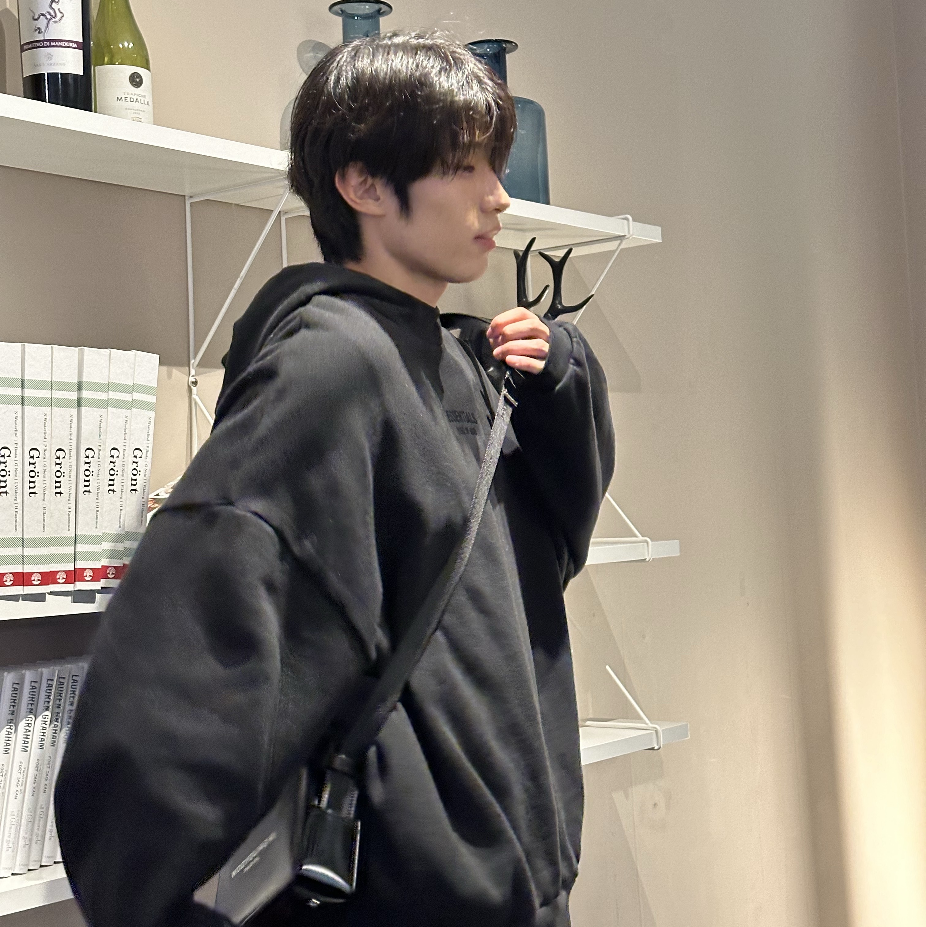 Wooyoungmi Square Mini Bag Black, Essentials Hoodie Jet Black - 23FW 착용 스타일