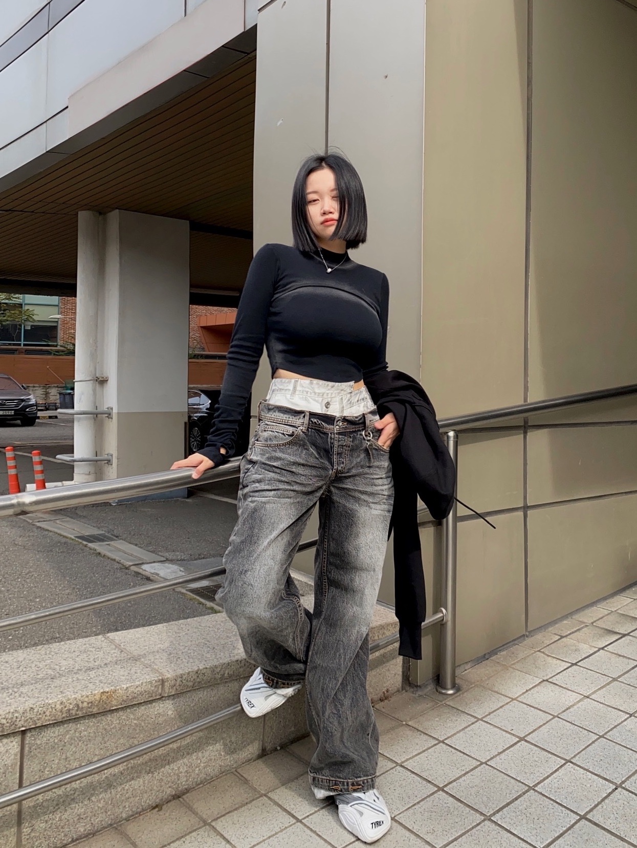 Balenciaga Tyrex Sneakers Black White 착용 스타일