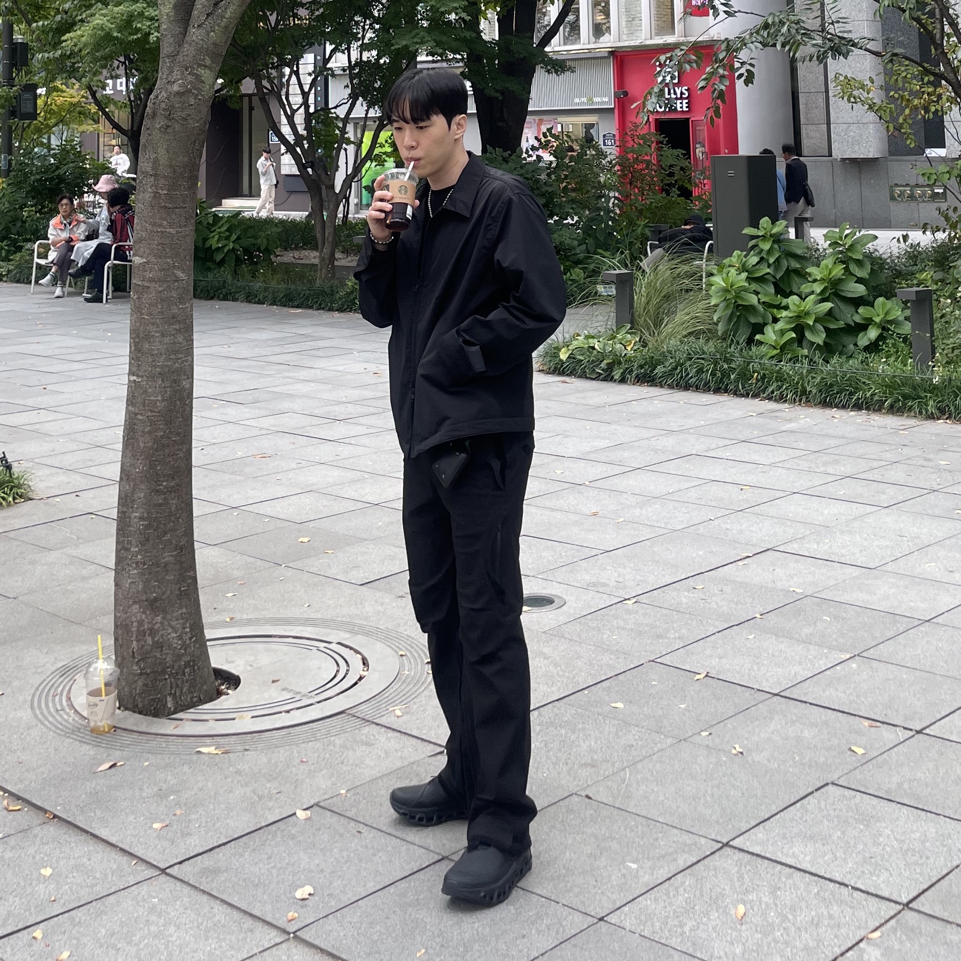 On Running x Post Archive Faction (Paf) Cloudmonster 2 Black Magnet 착용 스타일 - 2