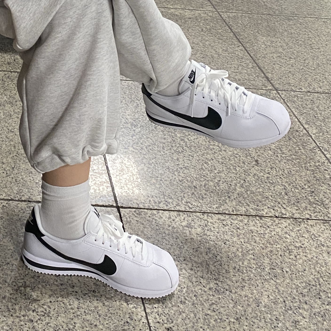 Nike Cortez White Black 착용 스타일