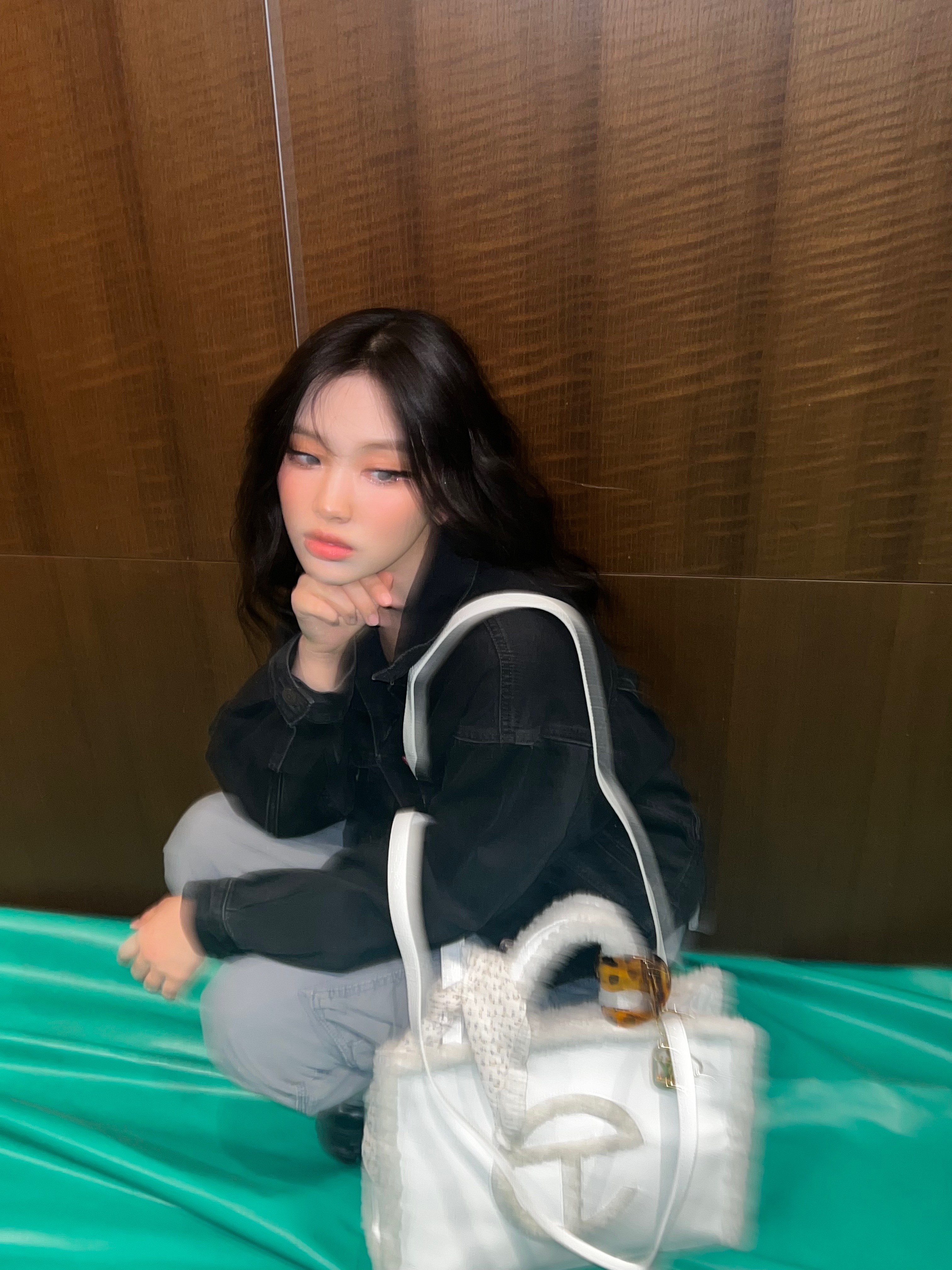 Telfar x UGG Medium Shopper Crinkle White, (W) Louis Vuitton LV Record Loafer Black 착용 스타일 - 2