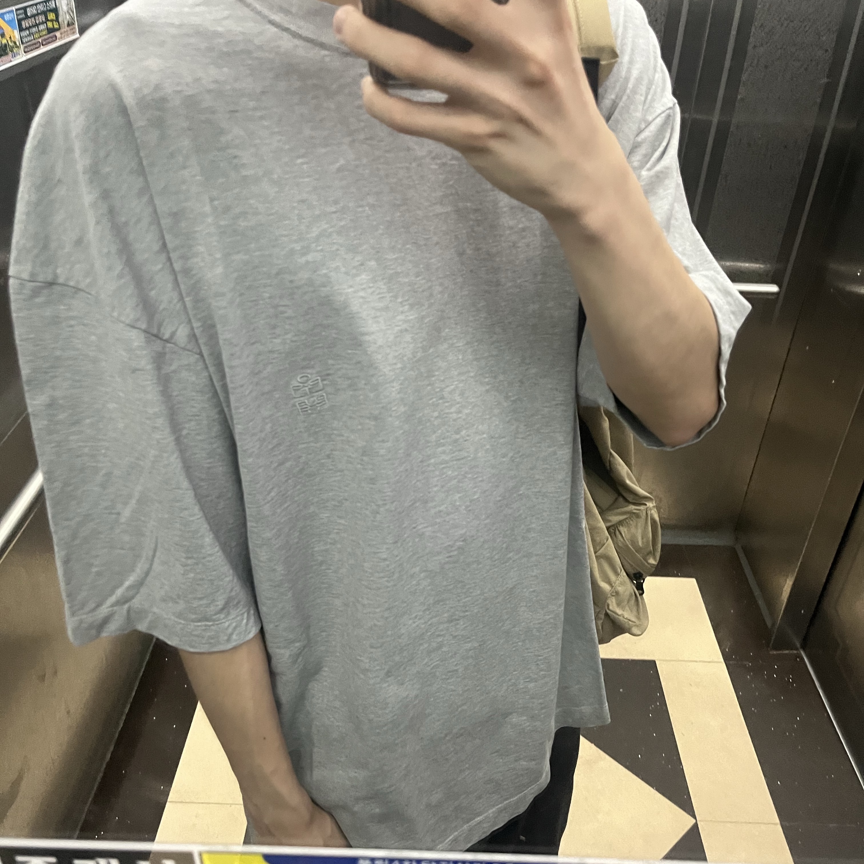 Polyteru Human Index Human Jumbo 1/2 T-Shirt Gray 착용 스타일 - 2