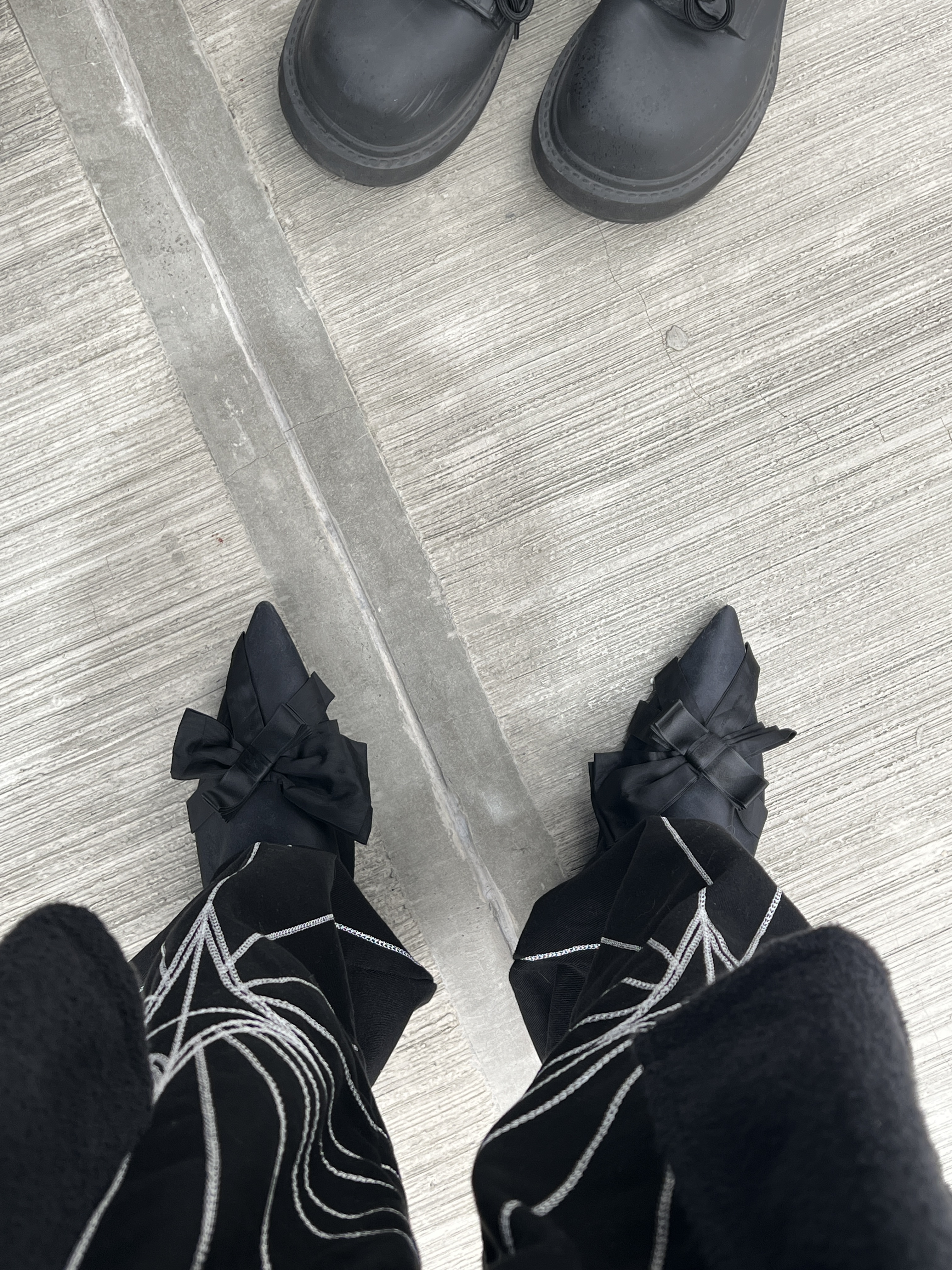 Balenciaga Louis XV Mule Black 착용 스타일 - 1