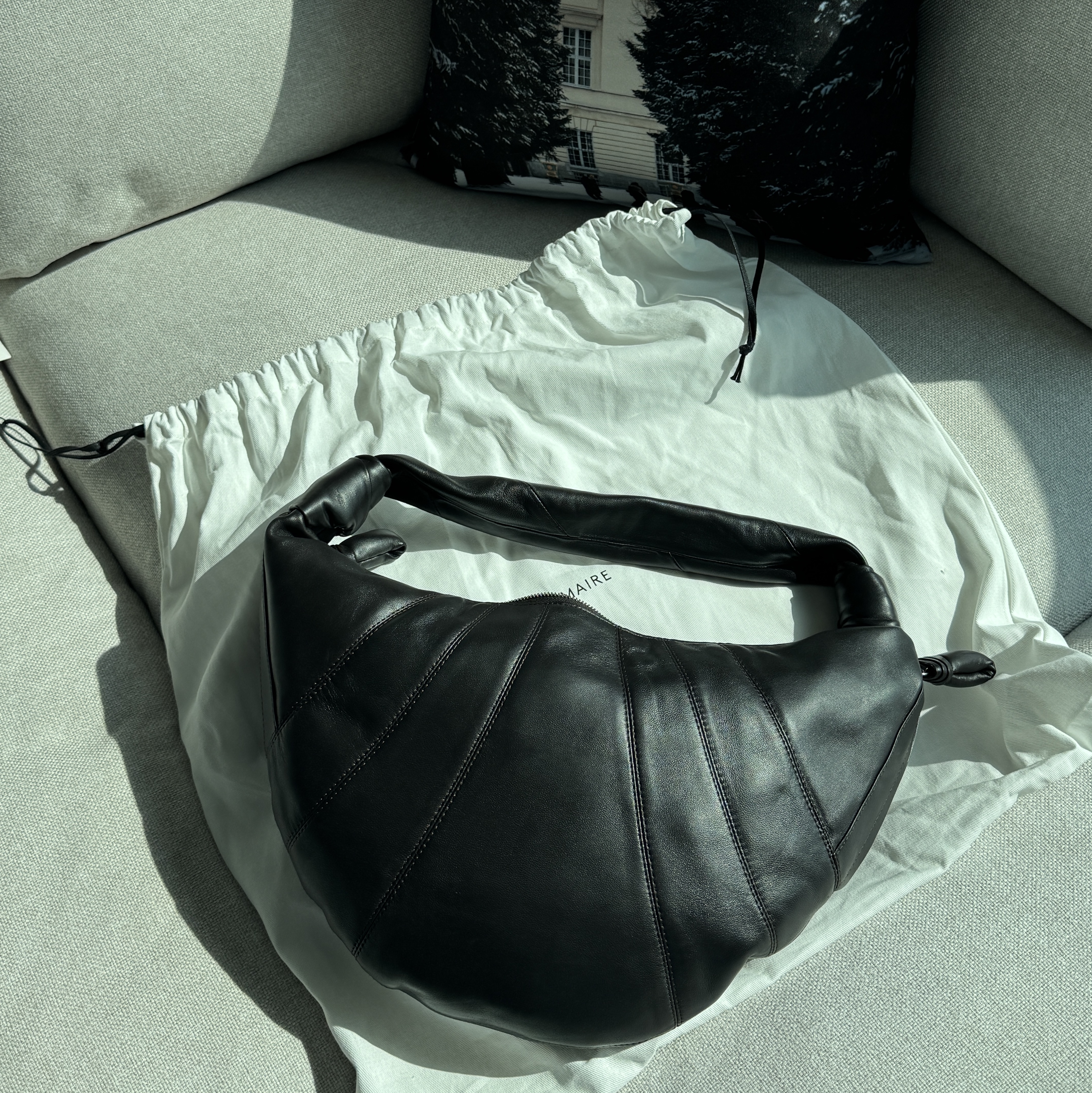 Lemaire Fortune Croissant Bag Soft Nappa Leather Dark Chocolate 착용 스타일