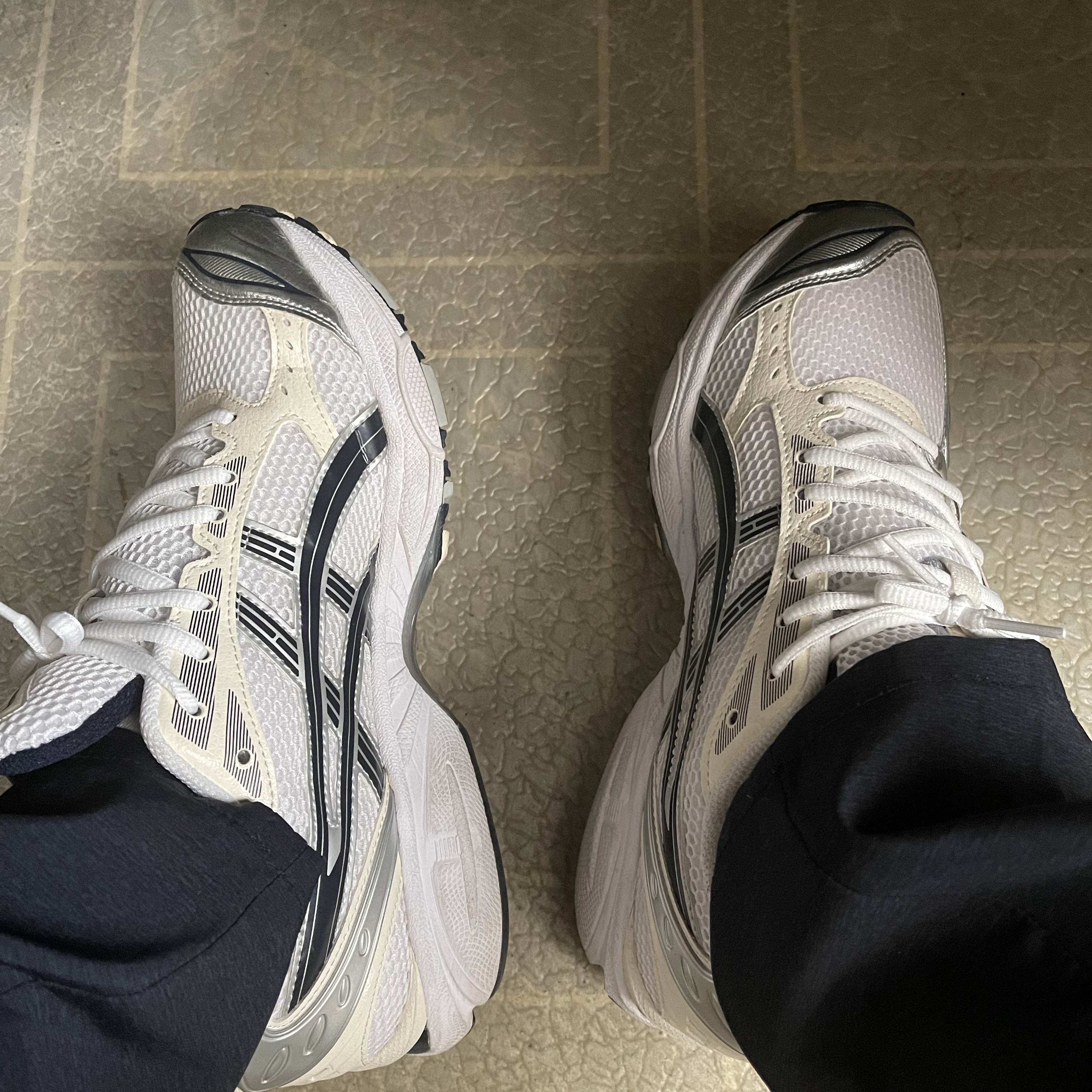 (W) Asics Gel-Kayano 14 White Midnight 착용 스타일