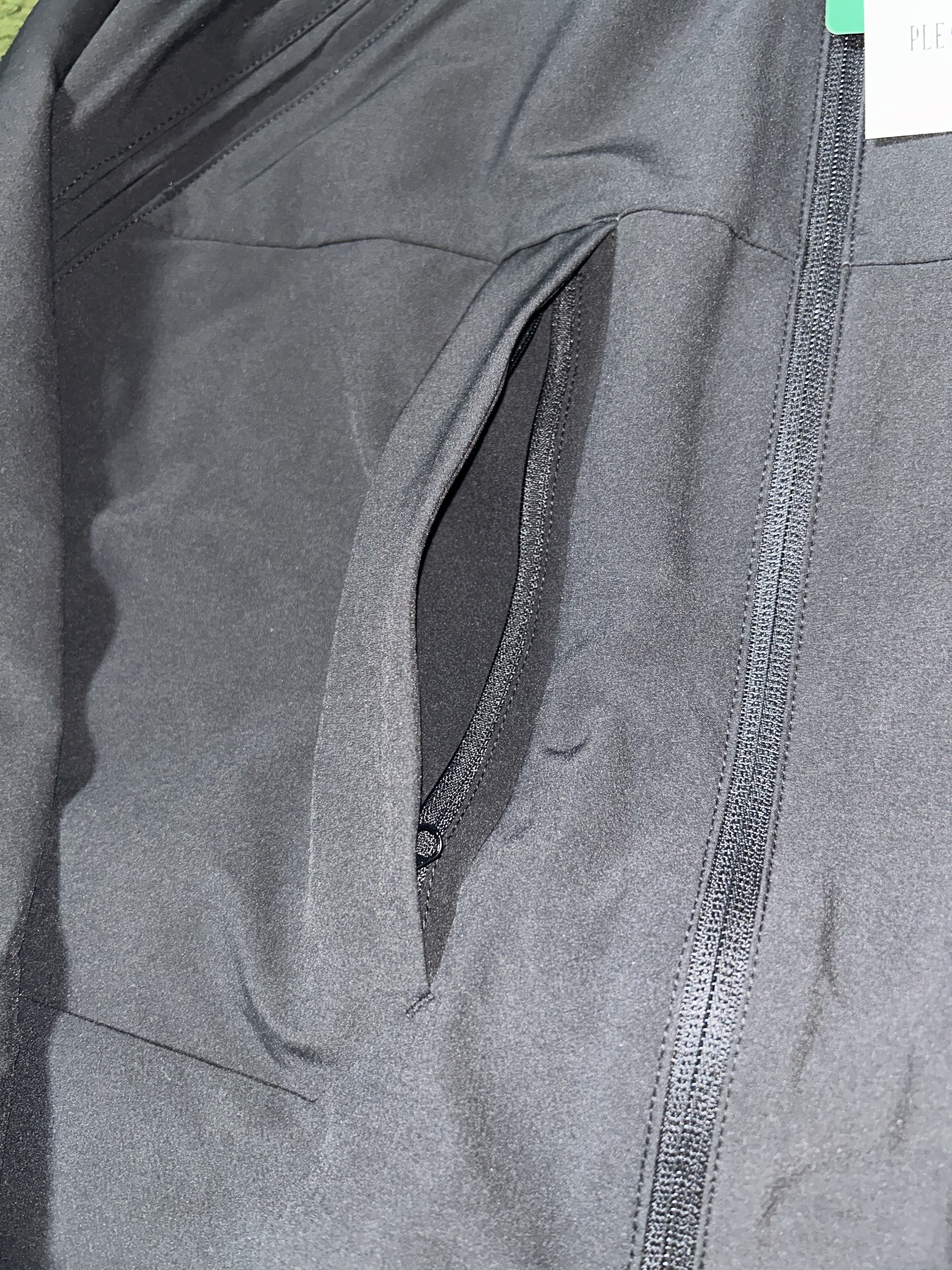 Puma x Pleasures Jacket Black 착용 스타일 - 3