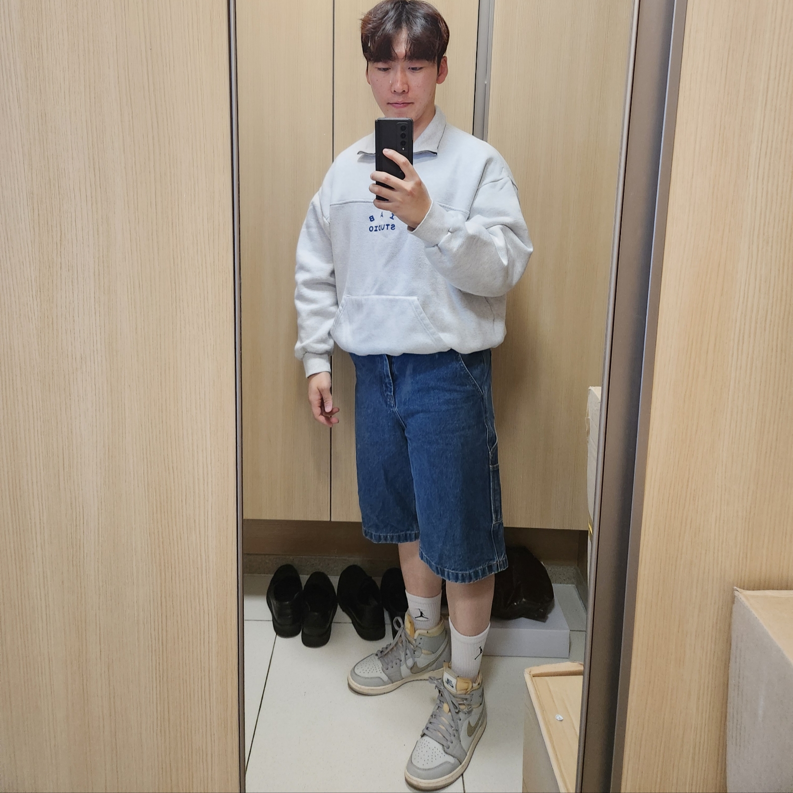 Jordan 1 Zoom Air CMFT London, IAB Studio Half Zip Pullover Light Gray 착용 스타일