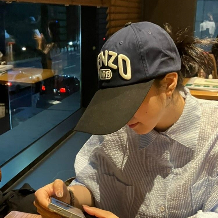 Kenzo Paris Baseball Cap with Long Visor Navy Blue 착용 스타일