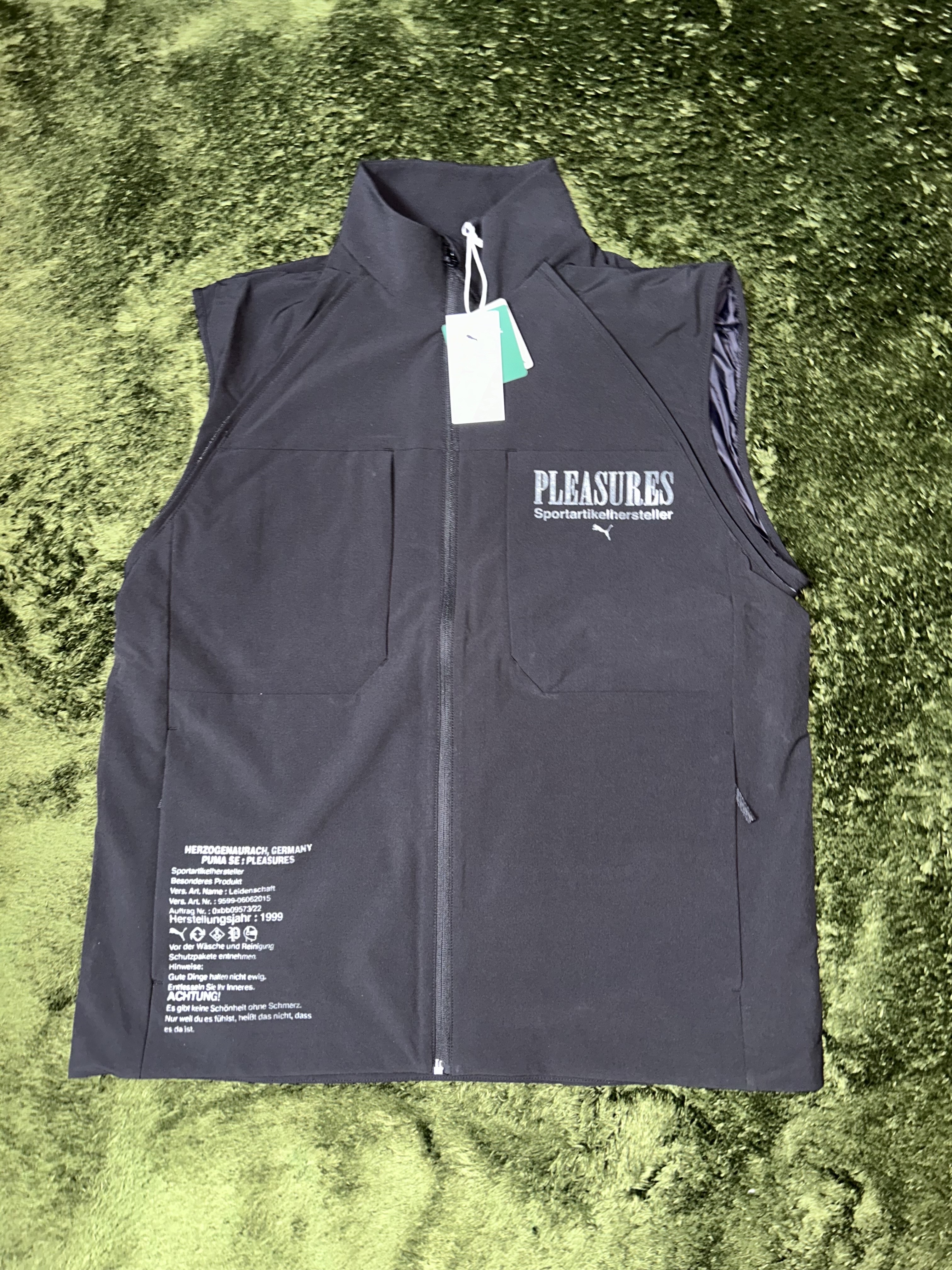 Puma x Pleasures Jacket Black 착용 스타일 - 5