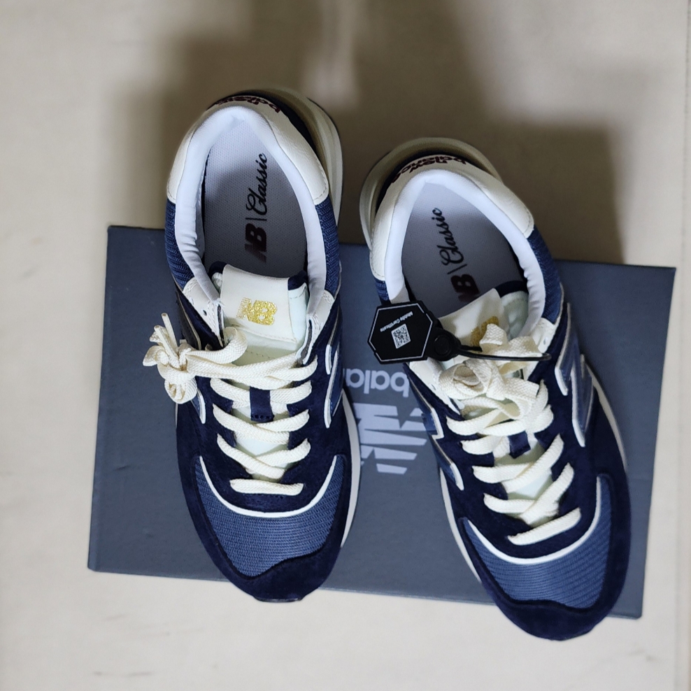 New Balance 574 Legacy Navy 착용 스타일 - 3