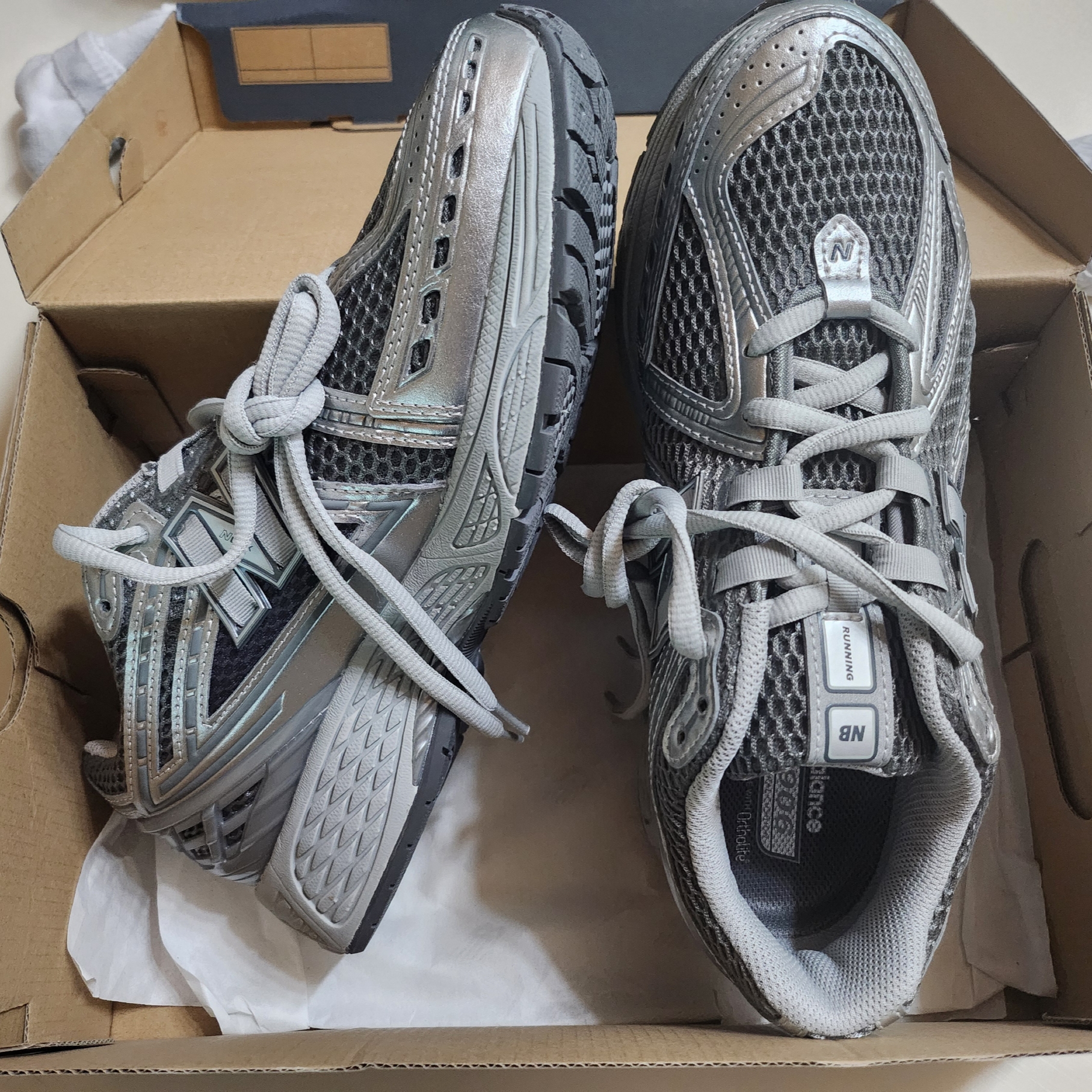 New Balance 1906R Harbor Grey Silver Metalic 착용 스타일 - 2