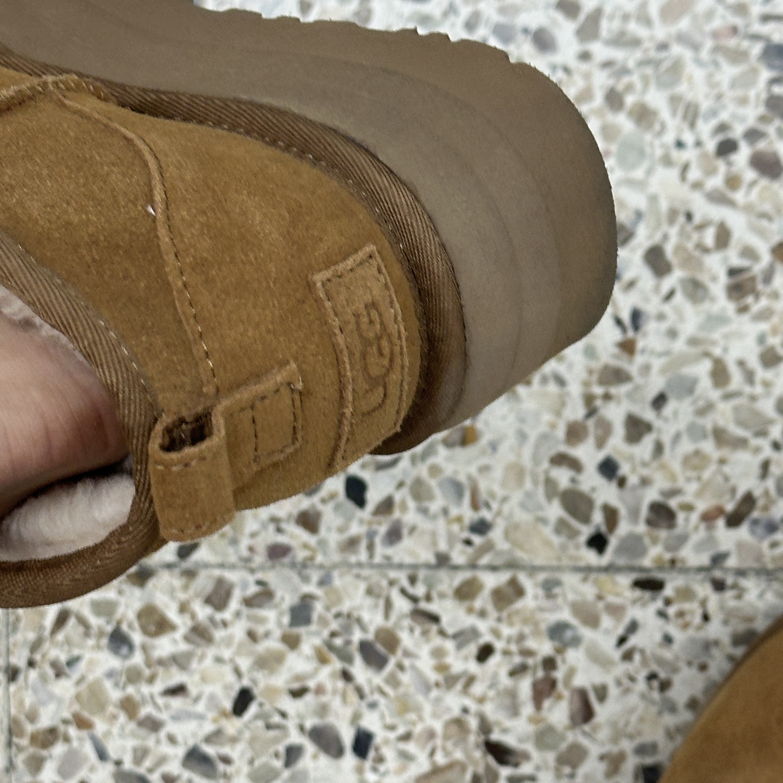 (W) UGG Classic Ultra Mini Platform Boots Chestnut 착용 스타일 - 2