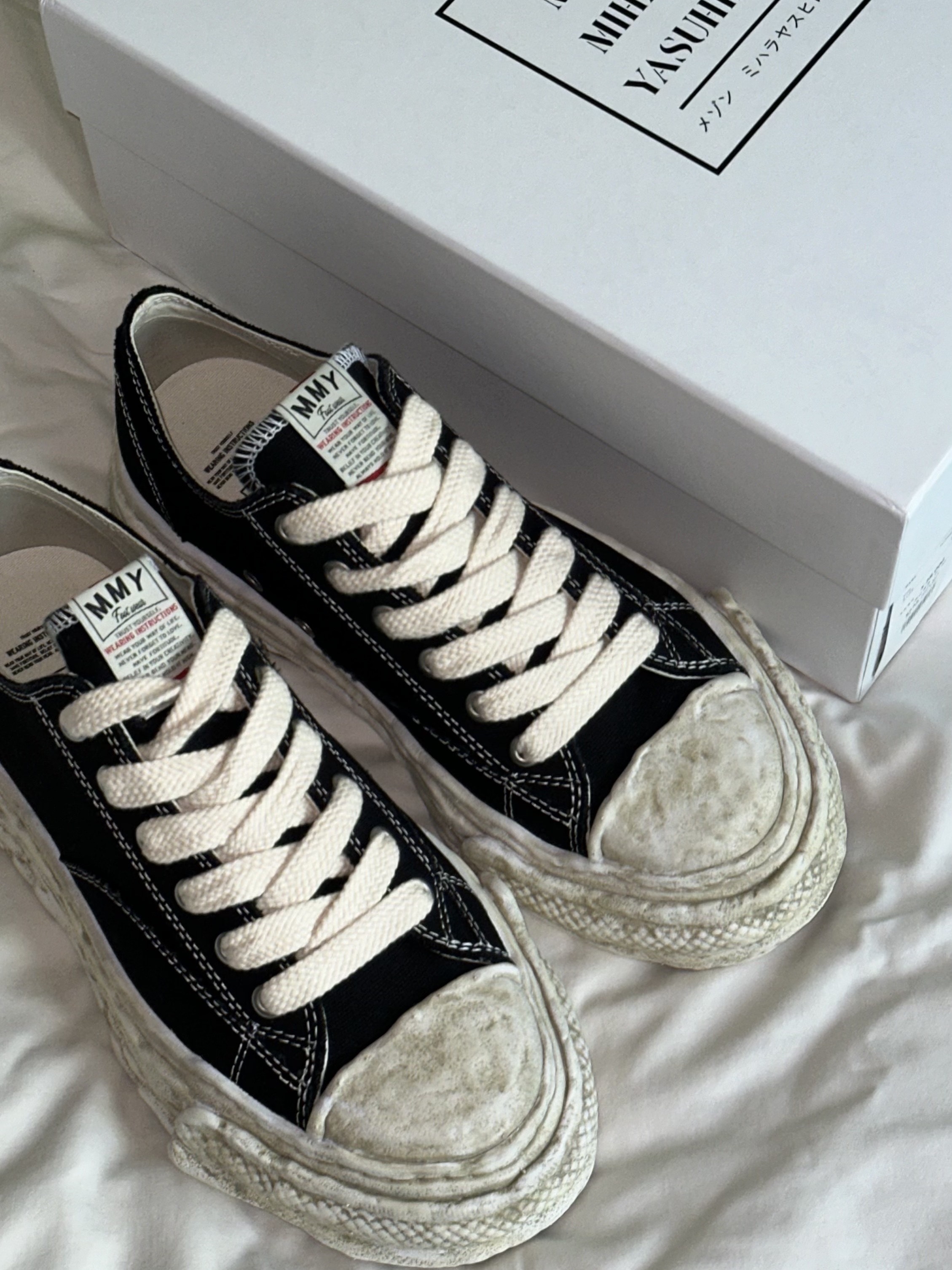 Maison Mihara Yasuhiro Peterson23 OG Sole Dyed Canvas Low-top Sneakers Black 착용 스타일