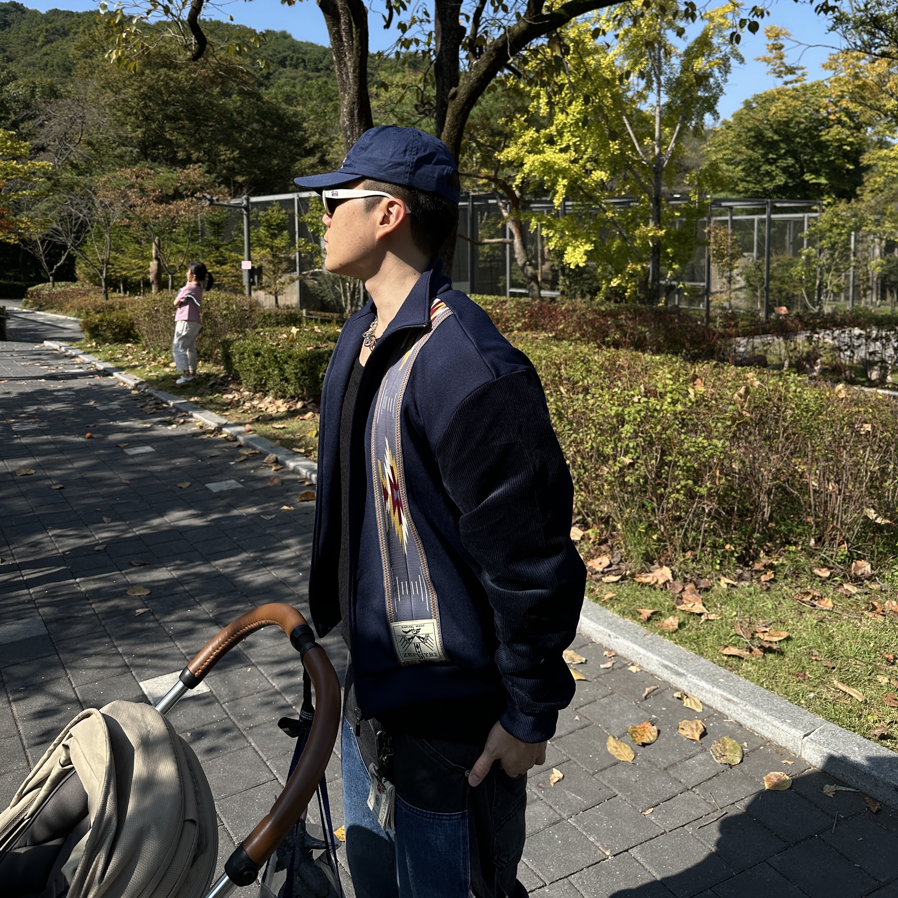 Kapital Smooth Jersey Kochi & Zephyr Track Jacket Navy, Clarks Desert Nomad Hairy Maple 착용 스타일 - 3