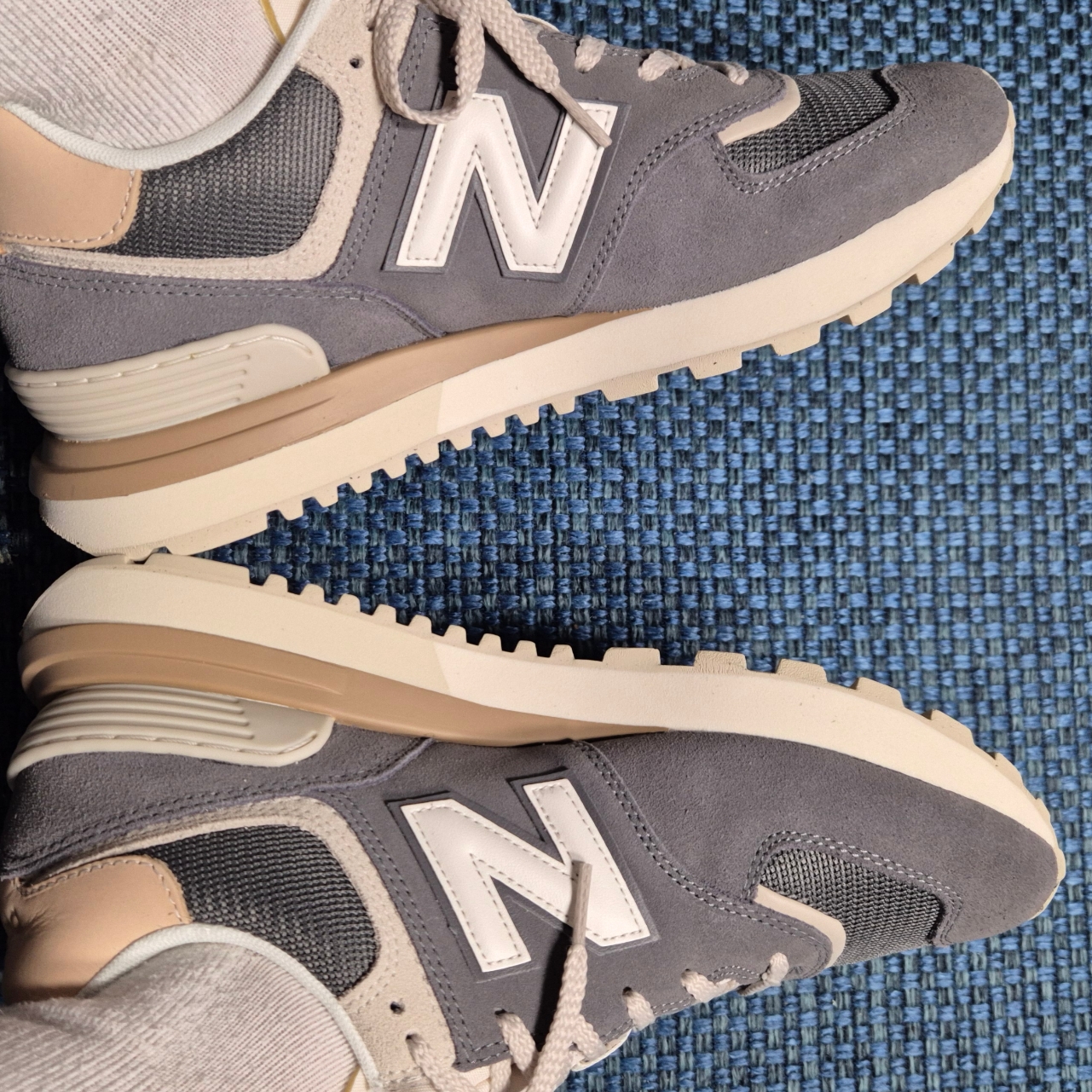 New Balance 574 Legacy Apollo Grey 착용 스타일 - 2
