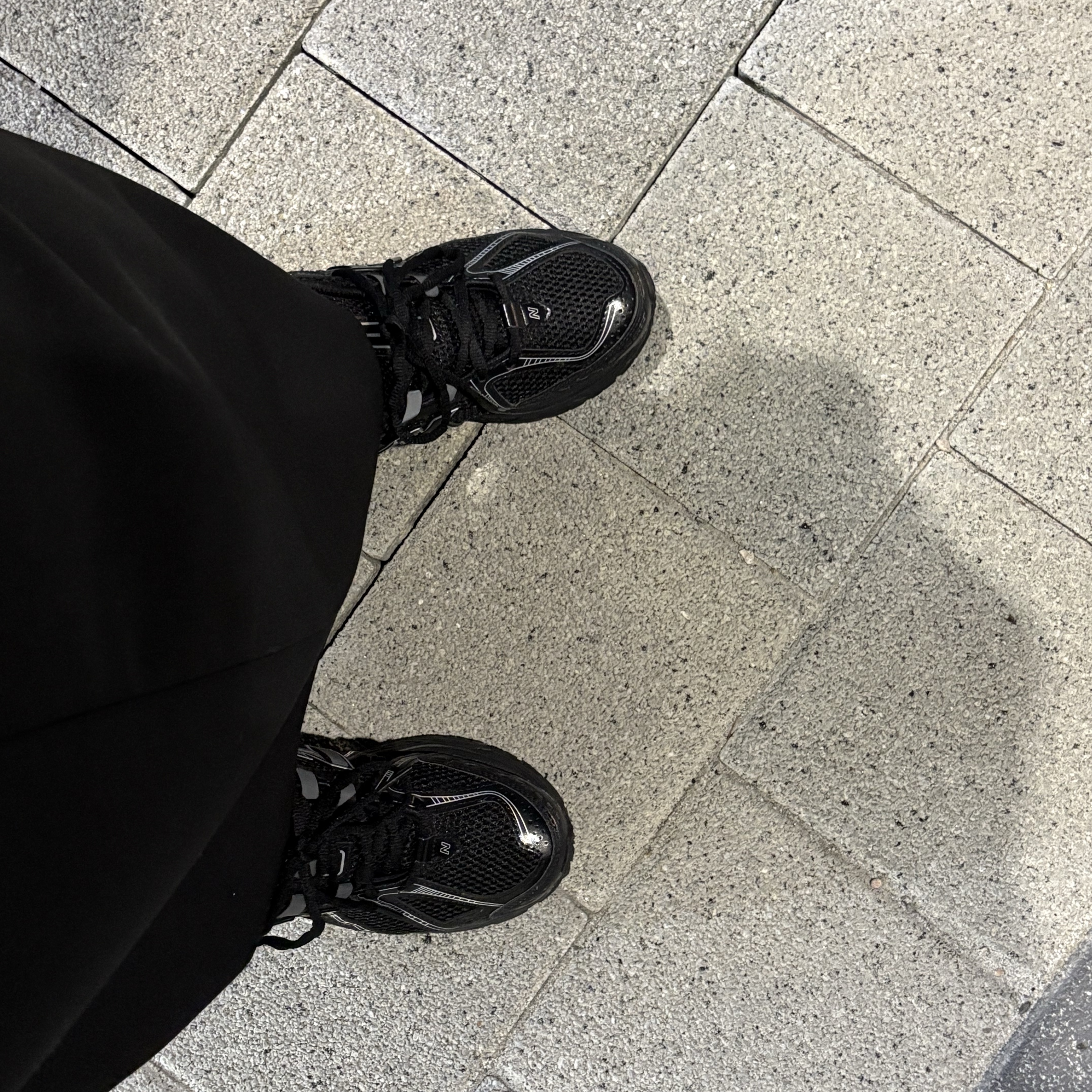 New Balance 1906R Black Silver Metallic 착용 스타일