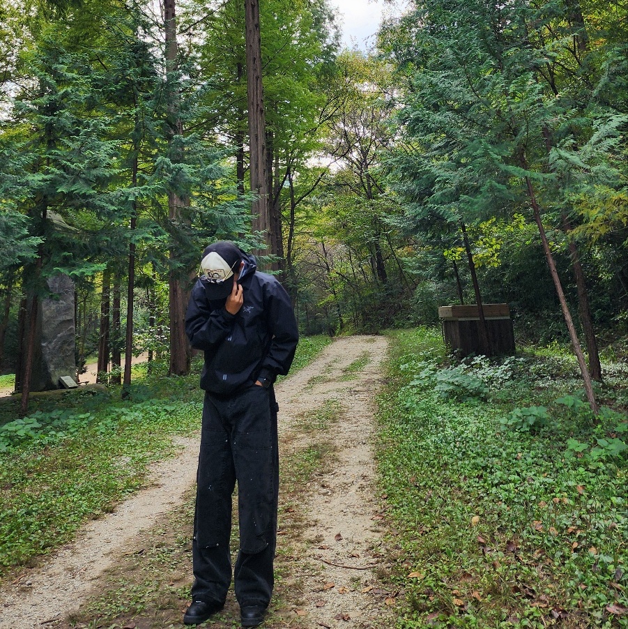 Arc'teryx Beta Jacket Black, Nike x Supreme Air Force 1 Low Black 착용 스타일