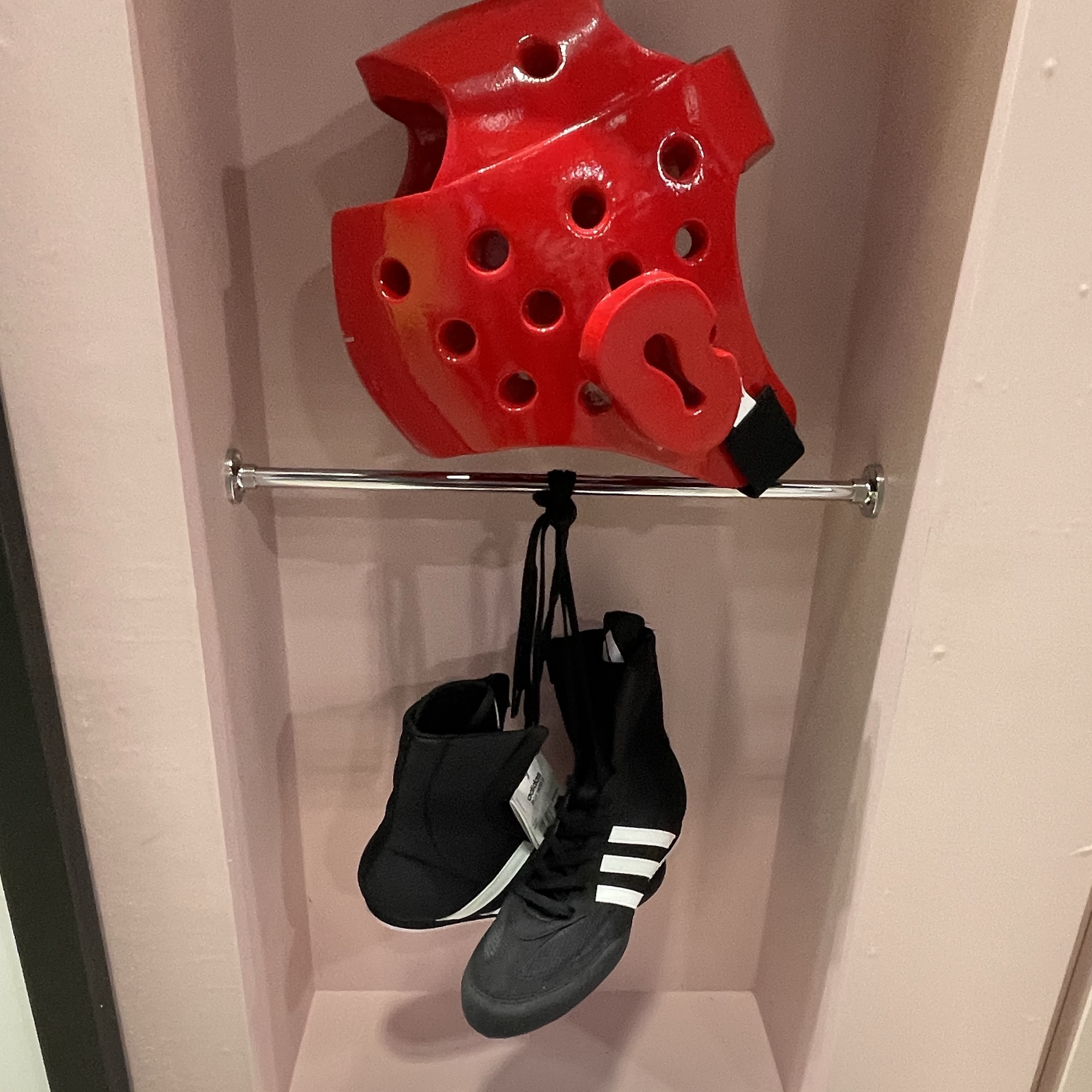 Adidas Box Hog 2.0 Boots Core Black Cloud White 착용 스타일