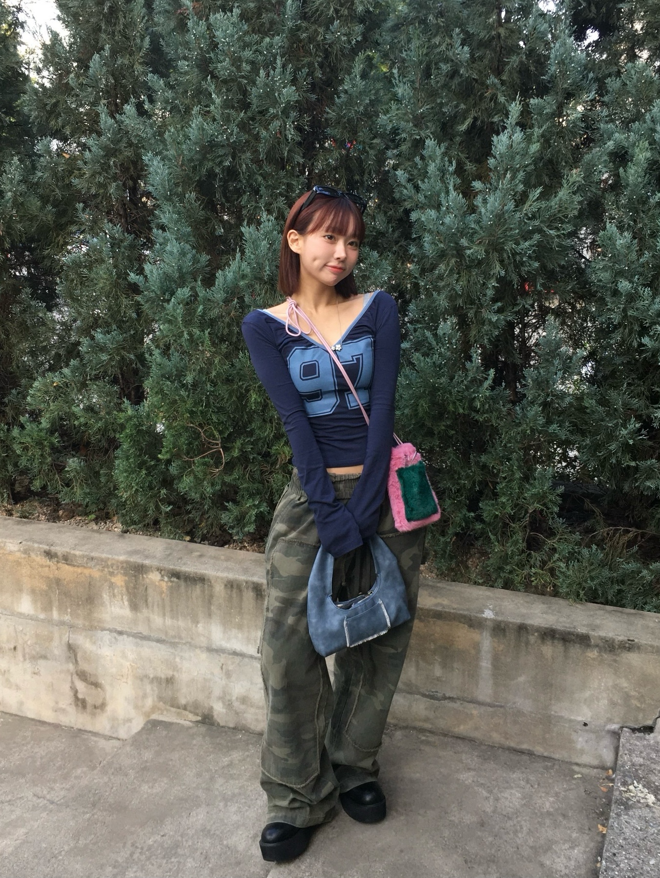 Hono Report Fur Mini Bag & Brooch Pink Green, Hono Report Fur Mini Bag & Brooch Navy Gray 착용 스타일