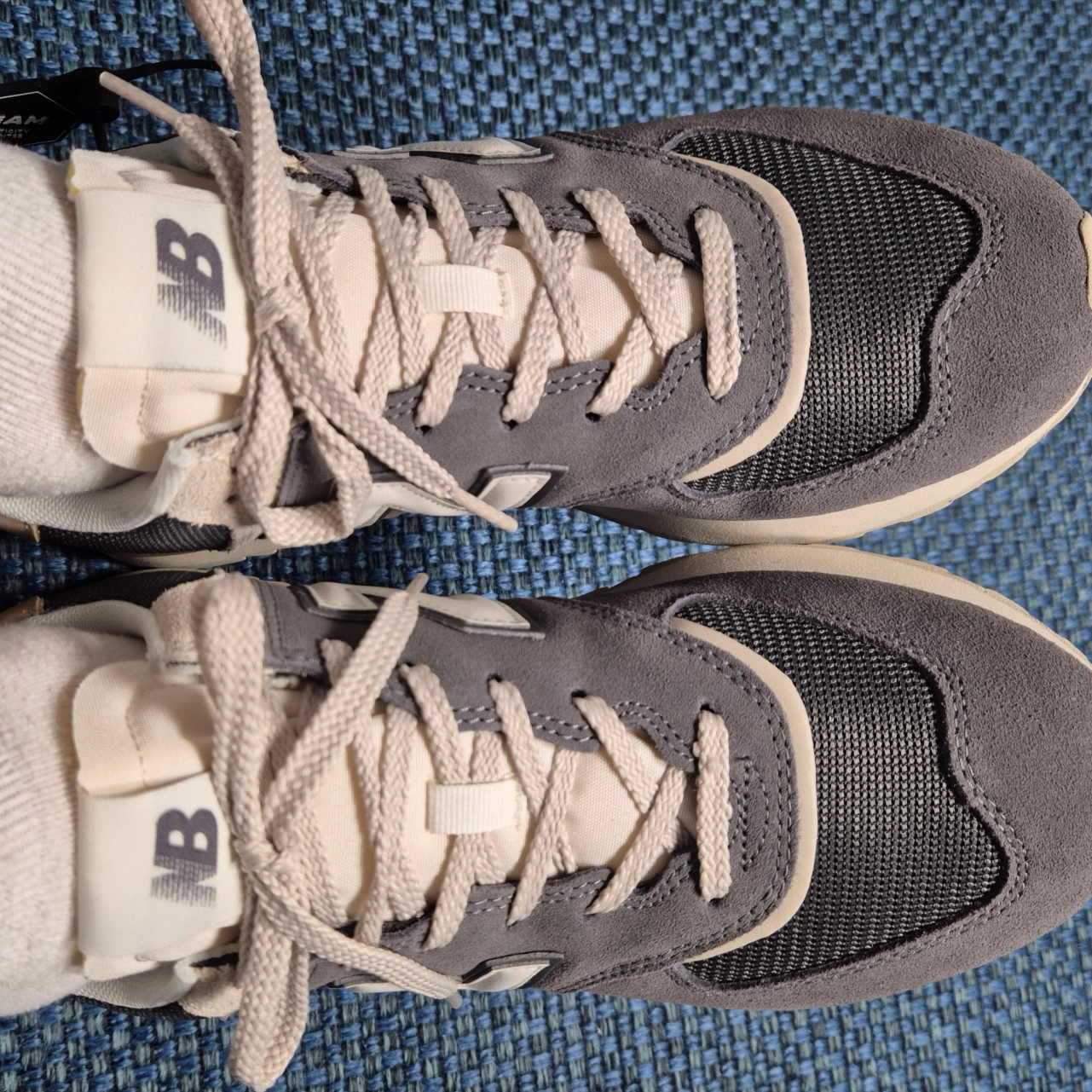 New Balance 574 Legacy Apollo Grey 착용 스타일 - 3