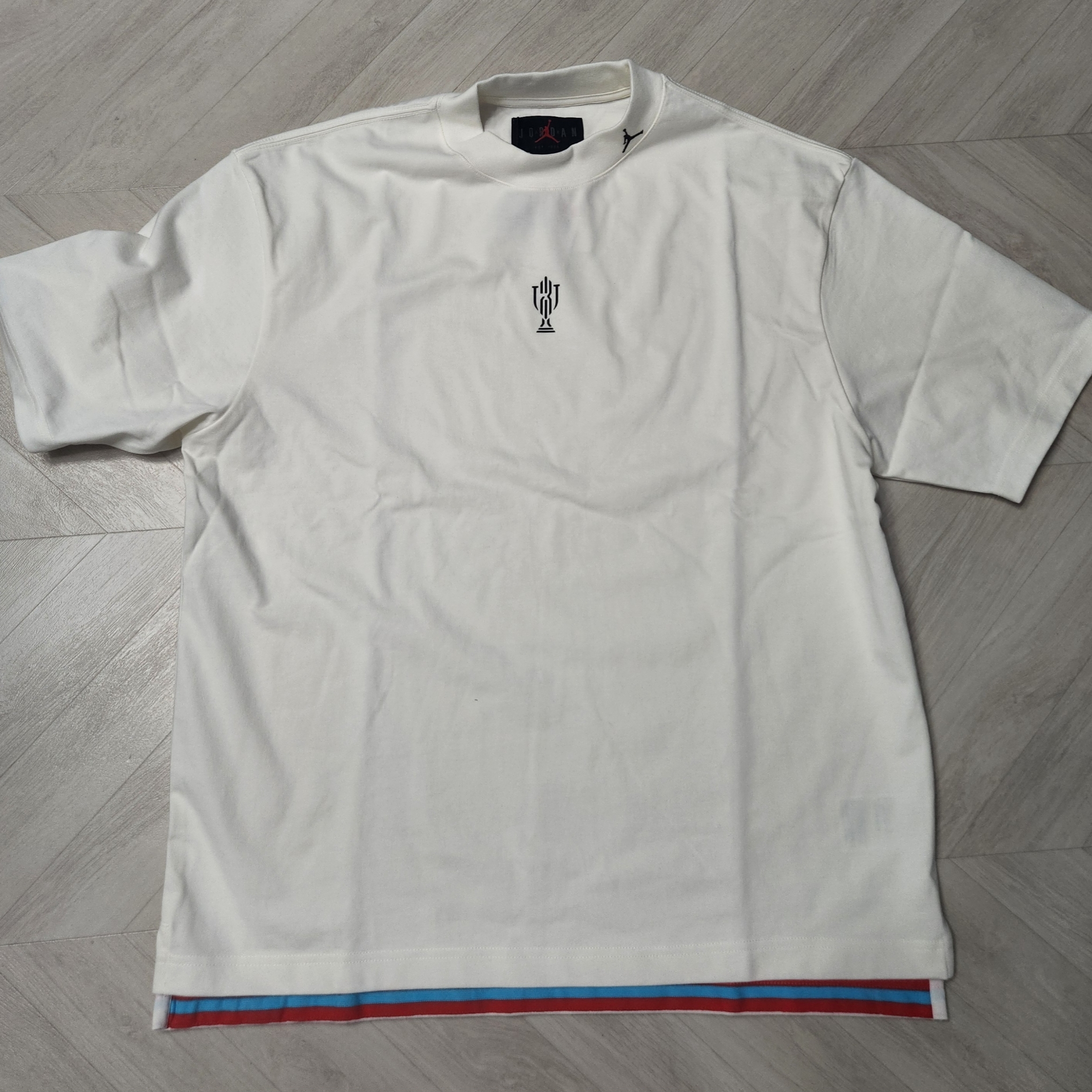 Jordan x Trophy Room Short Sleeve Top Sail (FQ3844-133) 착용 스타일 - 1