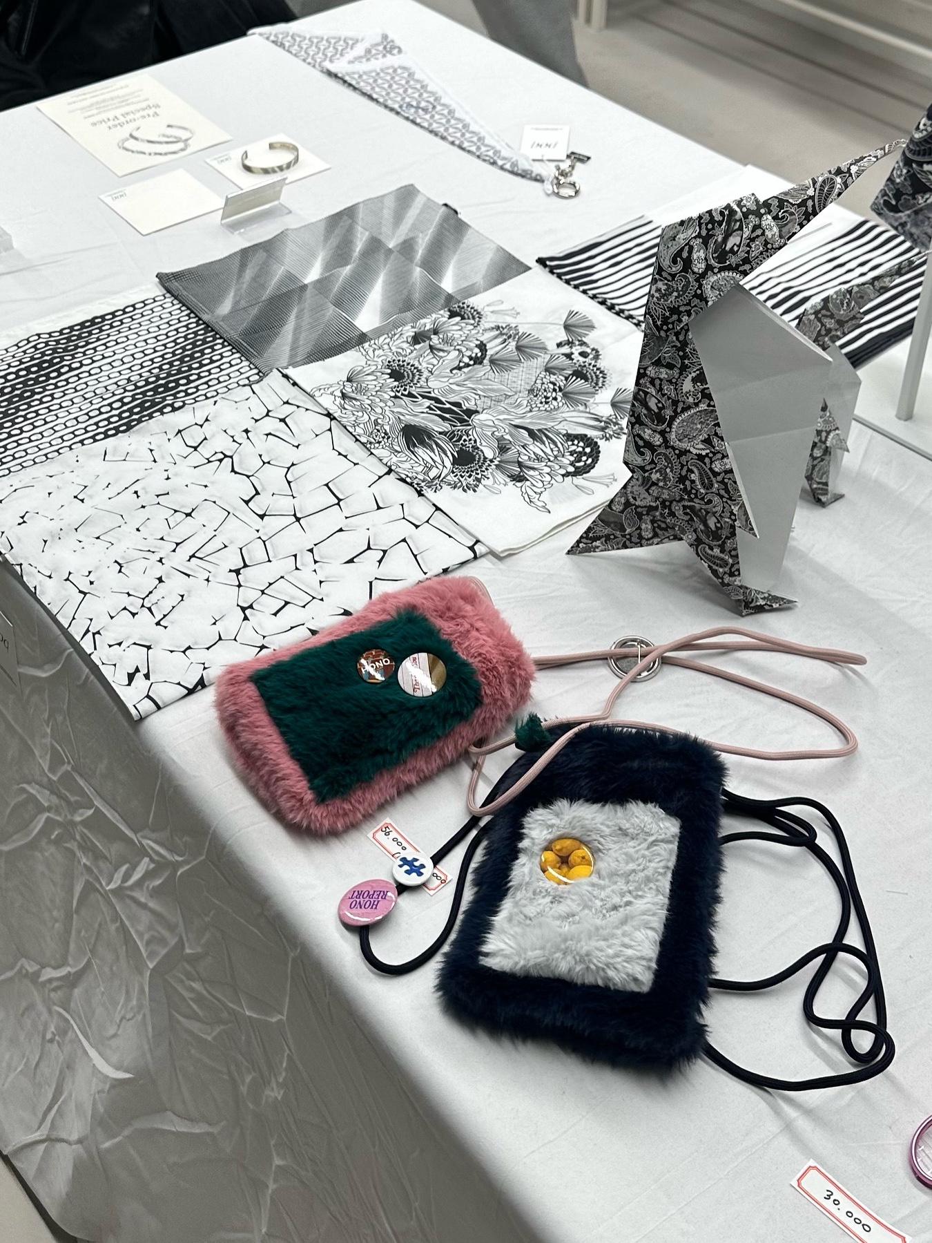 Hono Report Fur Mini Bag & Brooch Pink Green, Hono Report Fur Mini Bag & Brooch Navy Gray 착용 스타일