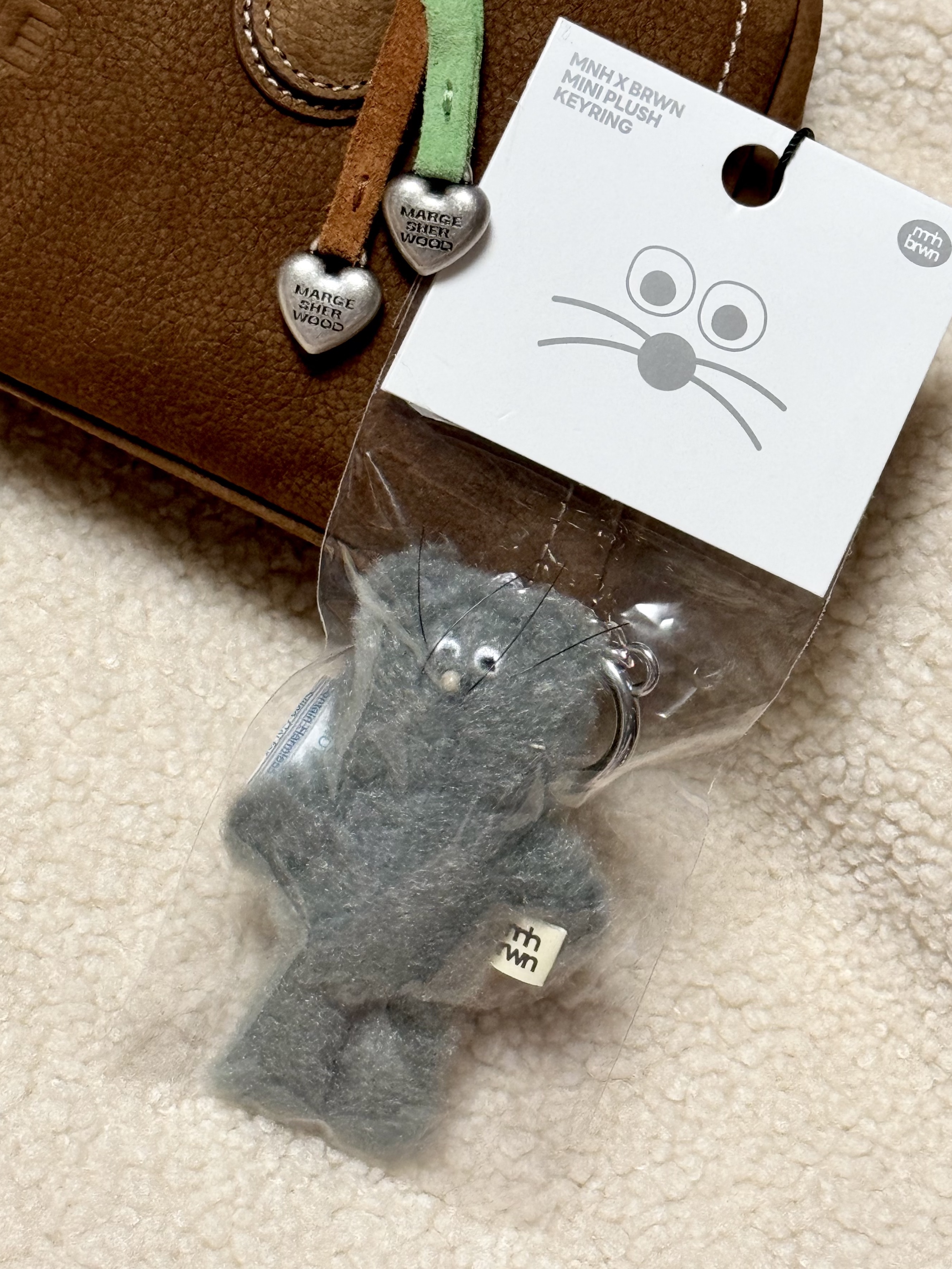 Monamhee Blay Mini Plush Keyring Black, COS Quilted Mini Bag Grey 착용 스타일 - 2