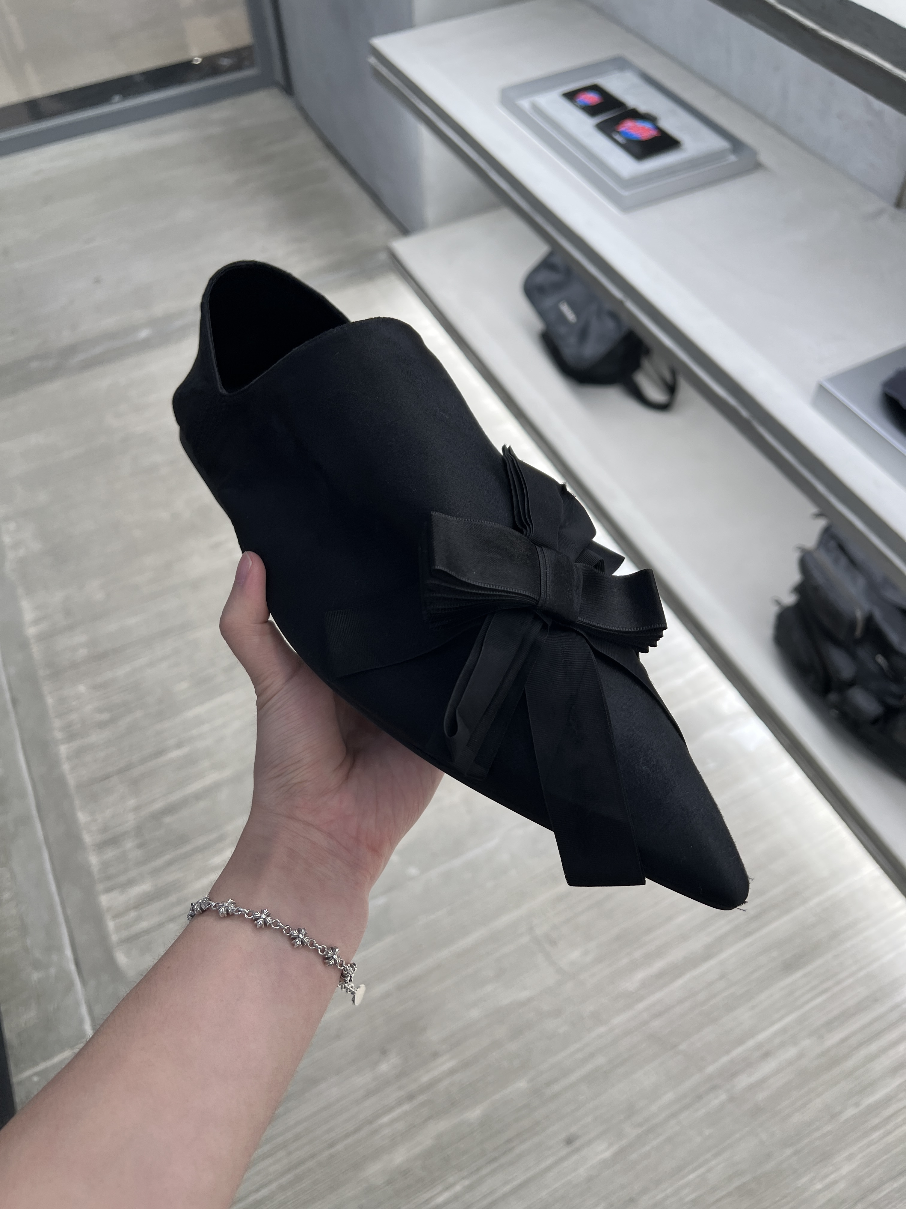 Balenciaga Louis XV Mule Black 착용 스타일 - 2