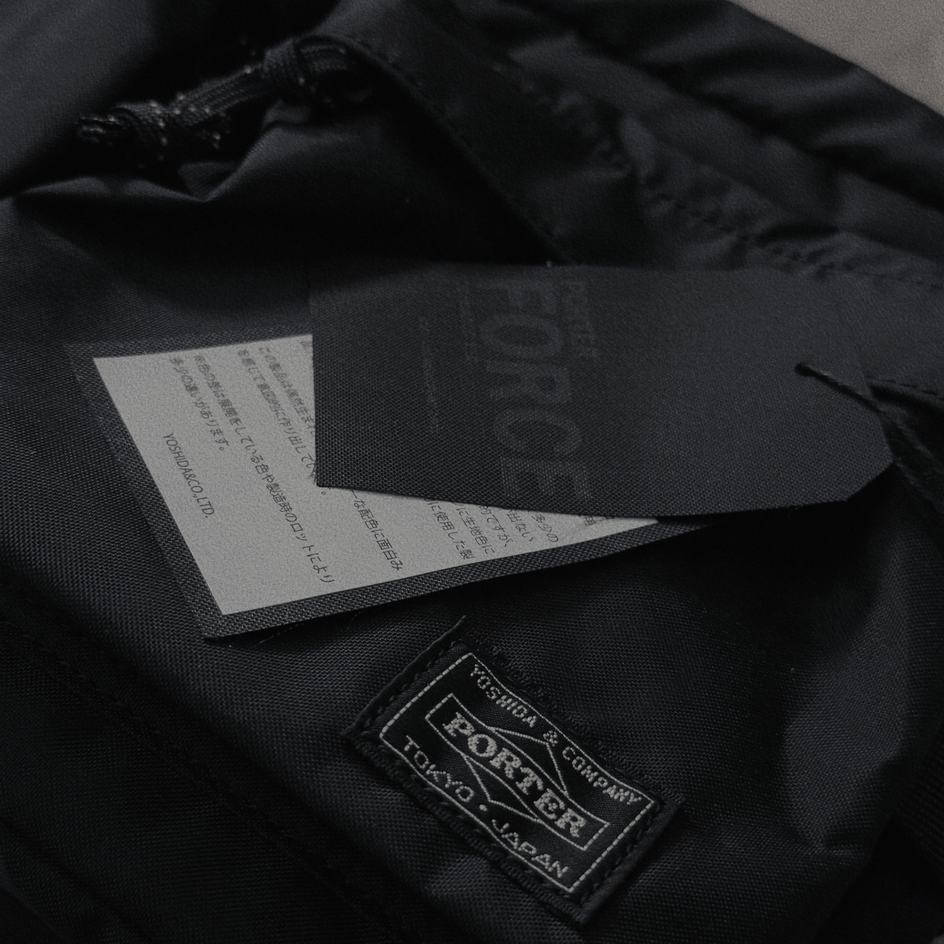 Porter Force Shoulder Bag S Black 착용 스타일