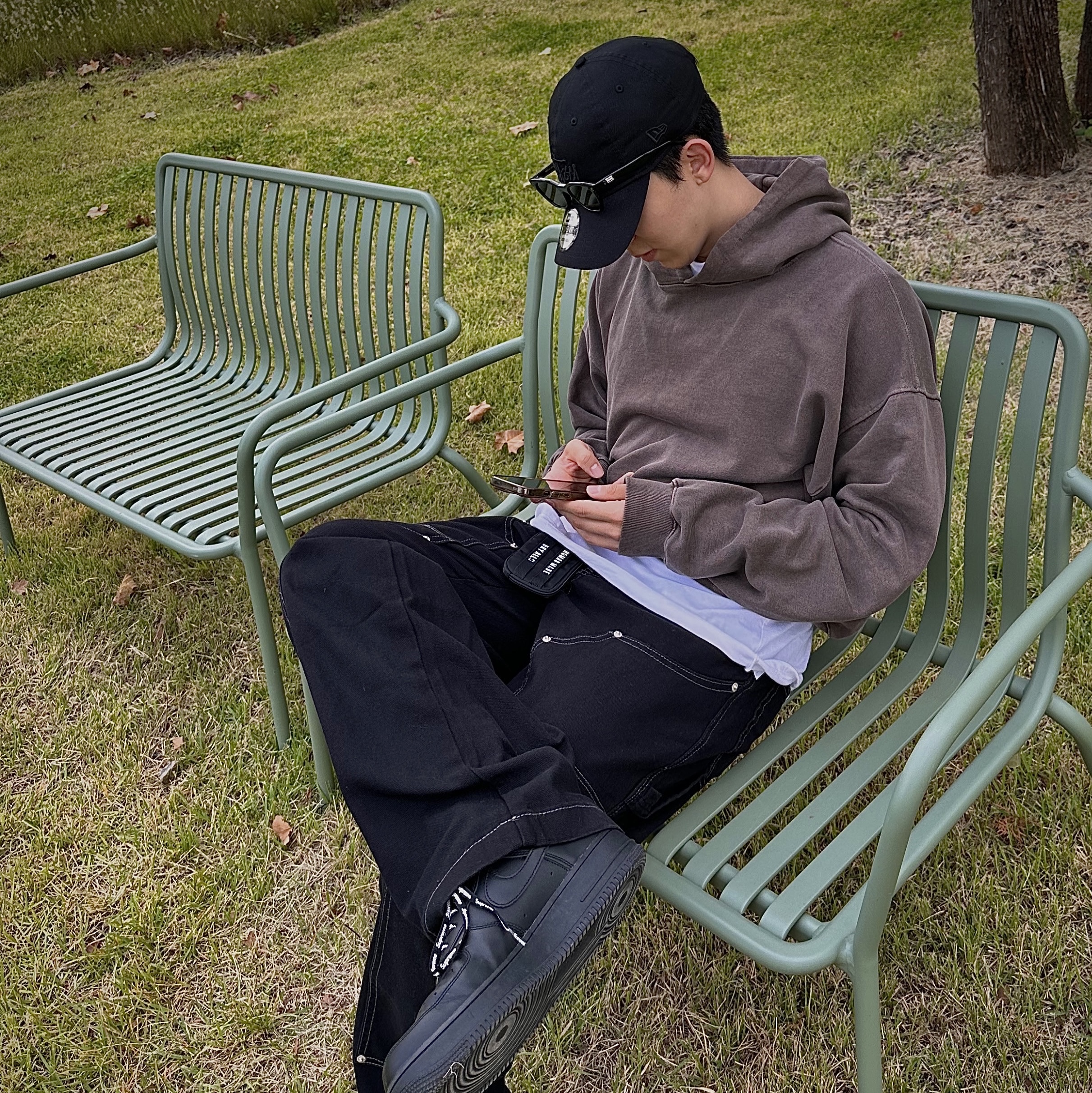Stussy Basic New Era 9Twenty Basic Strapback Shadow, Nike x Supreme Air Force 1 Low Black 착용 스타일 - 2
