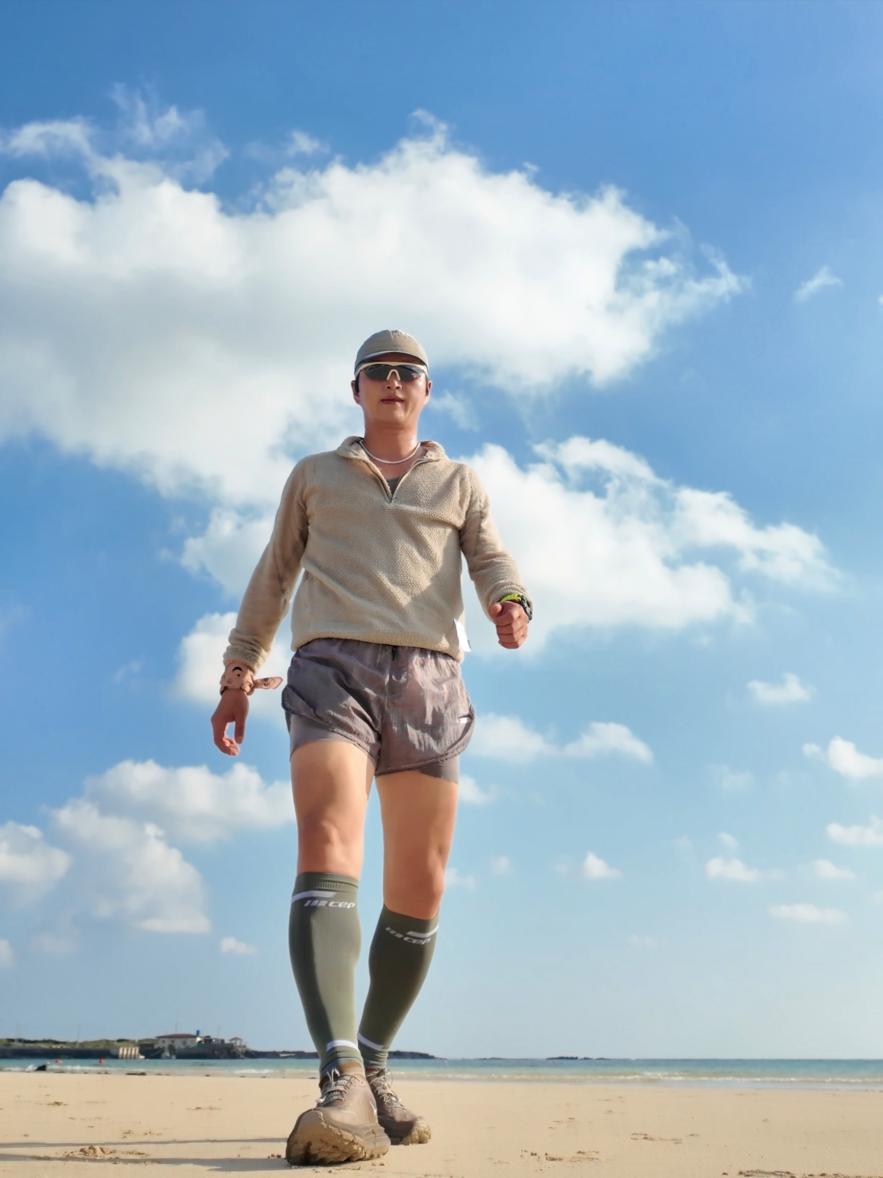 Satisfy Re-Possessed Rippy Trail Cap Beige, Hoka x Satisfy Mafate Speed 4 Lite Rubber 착용 스타일