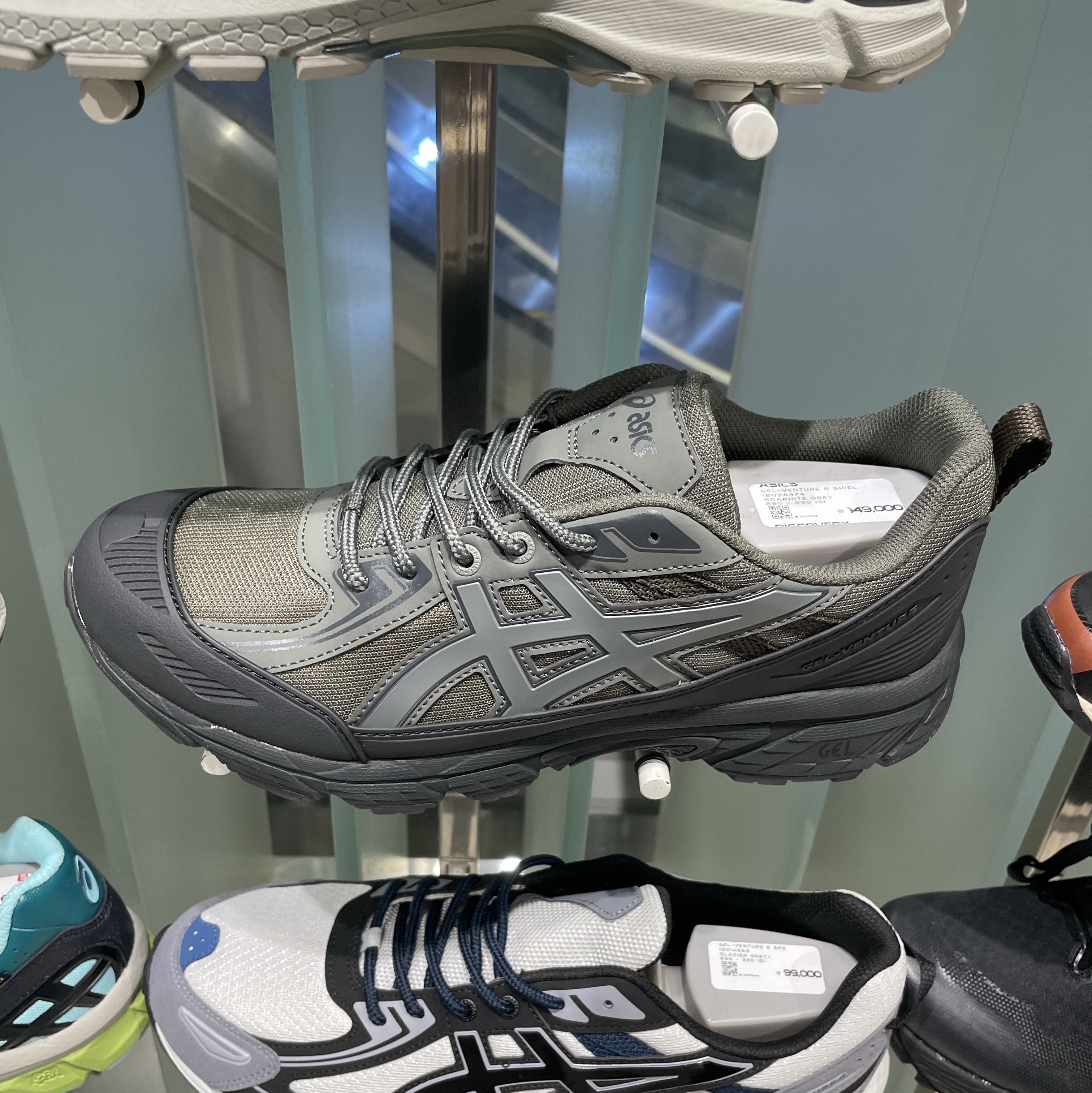 Asics Gel-Venture 6 Shield Graphite Grey Truffle Grey 착용 스타일