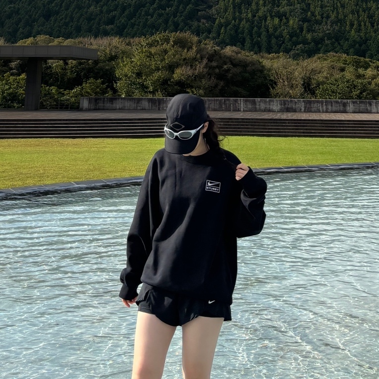 Nike x Stussy NRG Washed Fleece Crewneck Black (DO5310-010), Oakley Eye Jacket Redux Silver Frame Prizm Black Polarized Lenses High Bridge Fit 착용 스타일