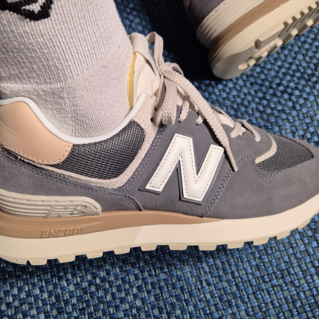 New Balance 574 Legacy Apollo Grey 착용 스타일 - 1