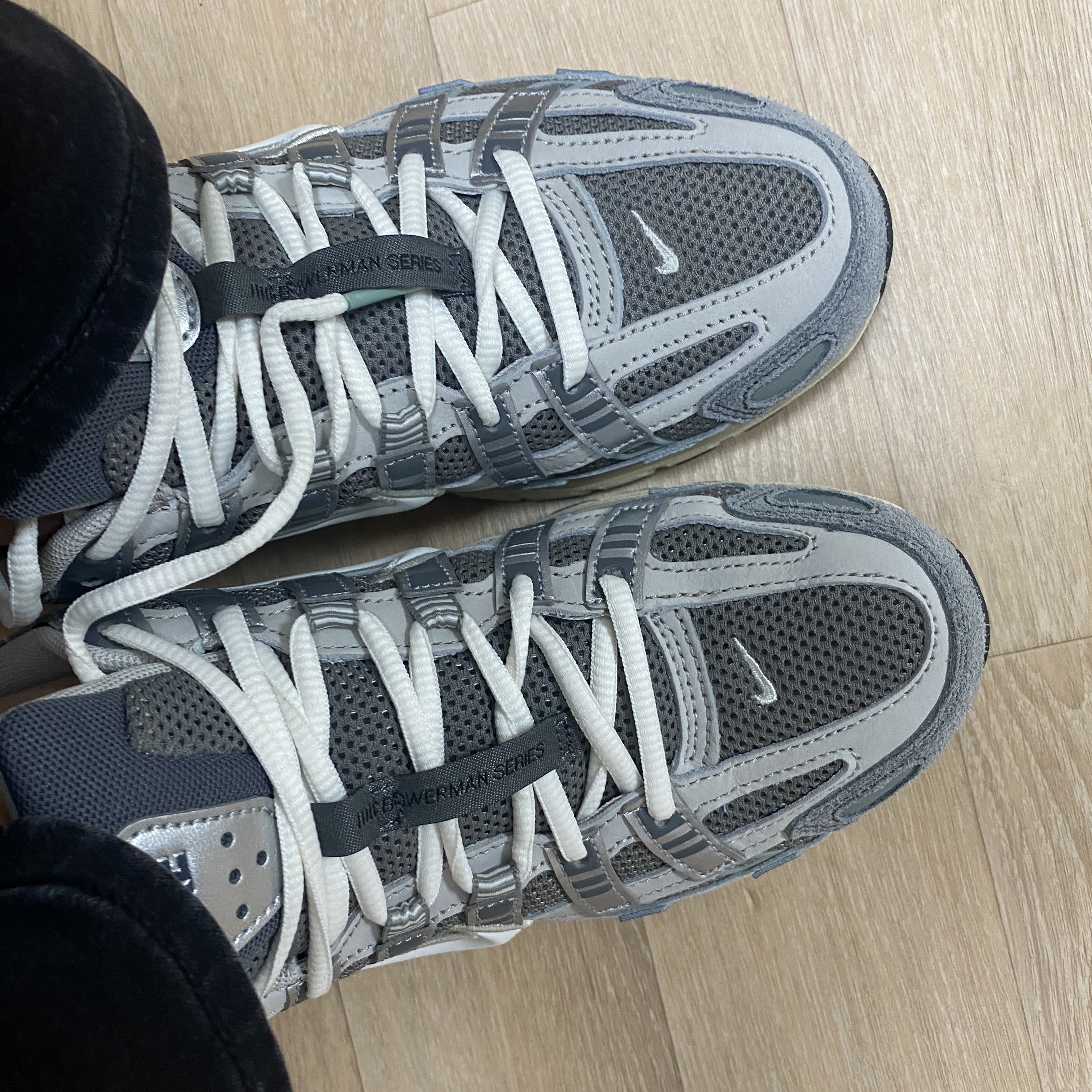 Nike P-6000 Flat Pewter Light Iron Ore 착용 스타일