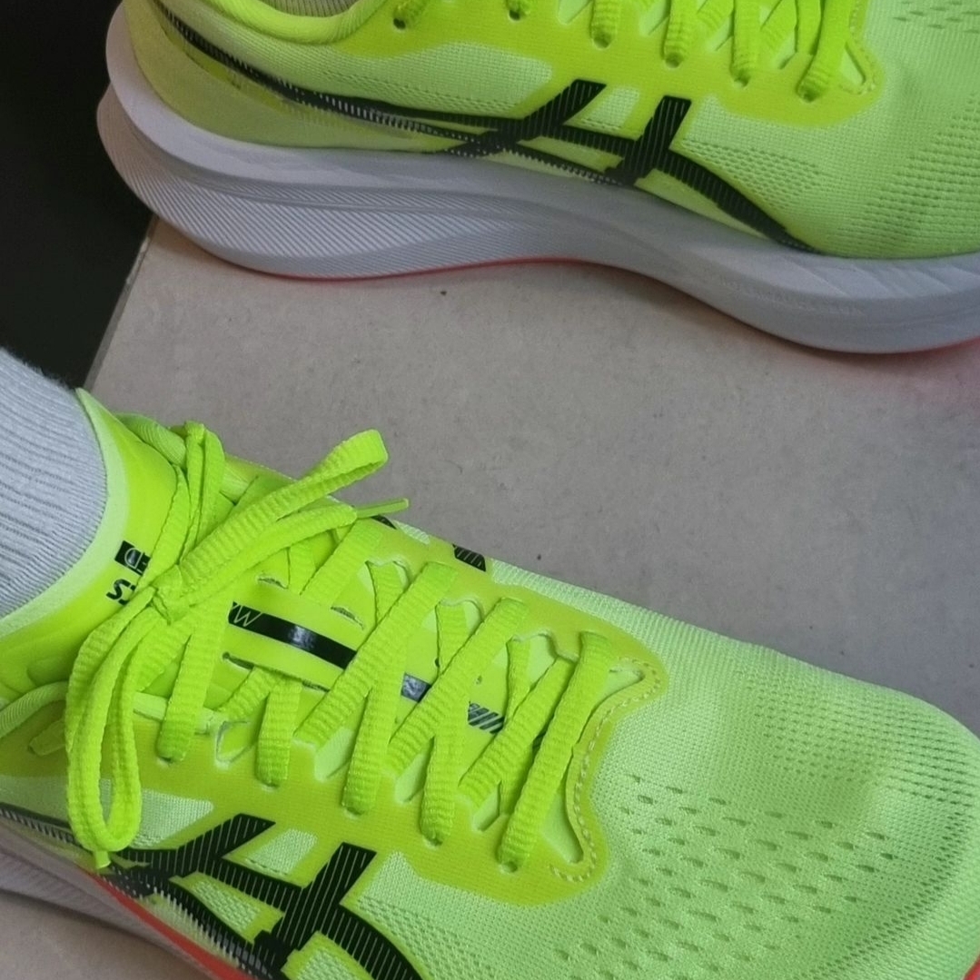 Asics Magic Speed 4 Safety Yellow Black - 2E Wide 착용 스타일