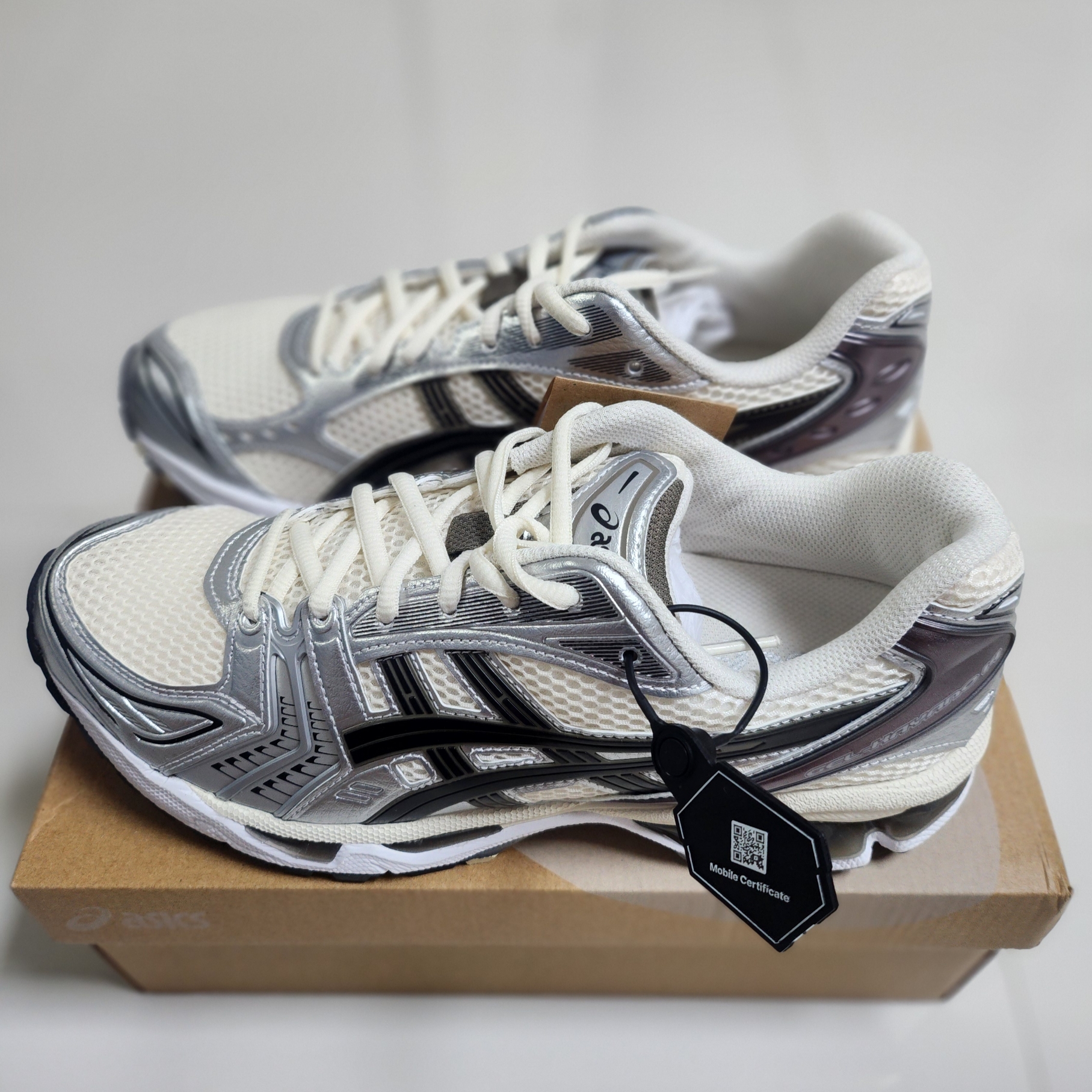 Asics Gel-Kayano 14 Cream Black 착용 스타일 - 1