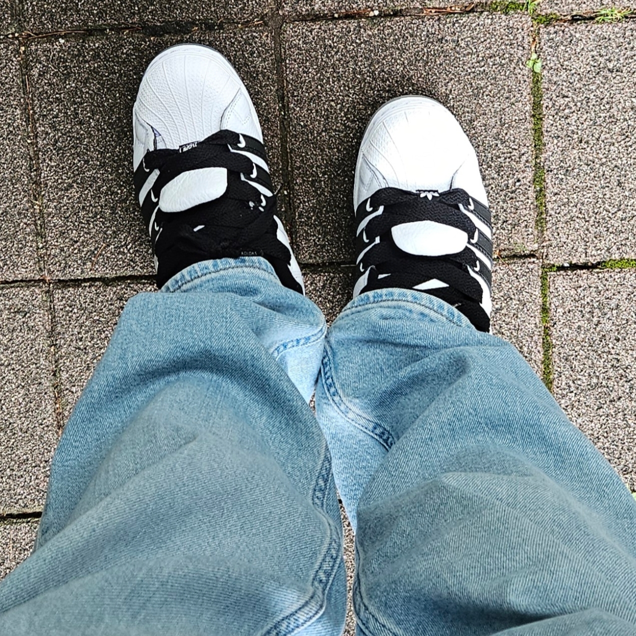 Adidas x KoRn Superstar Supermodified Cloud White Core Black 착용 스타일
