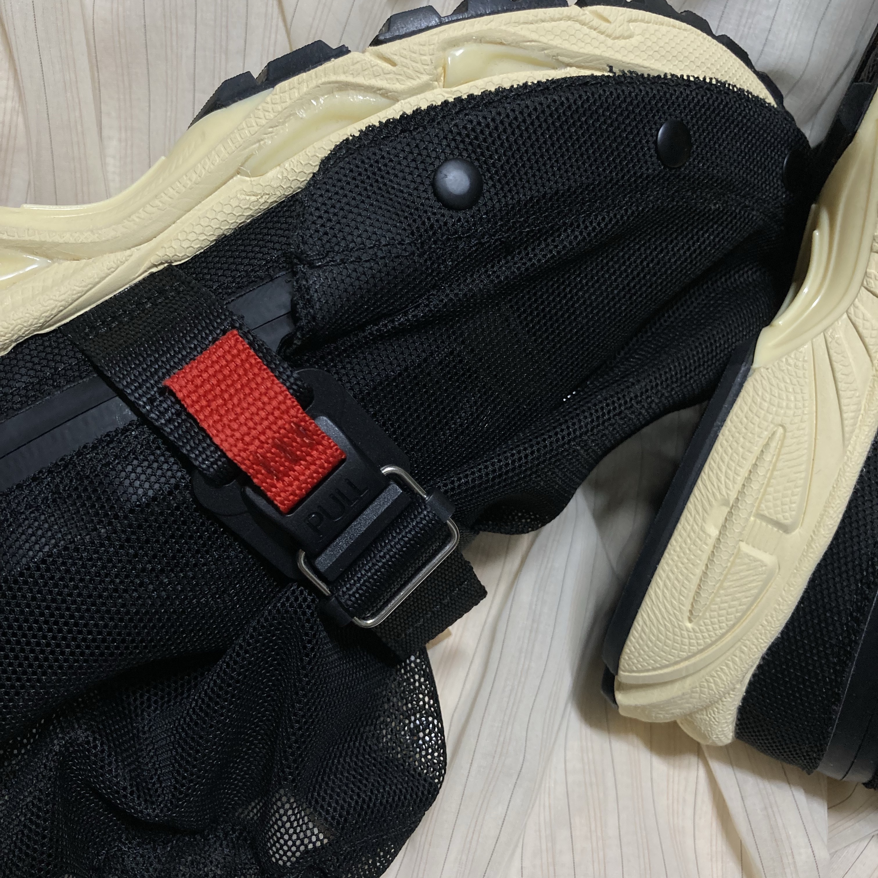 Auralee Hard Twist Finx Organdy Stripe Shirt Light Beige Stripe, Asics x Beams Gel-Kayano 14 Gore-Tex Black 착용 스타일 - 3