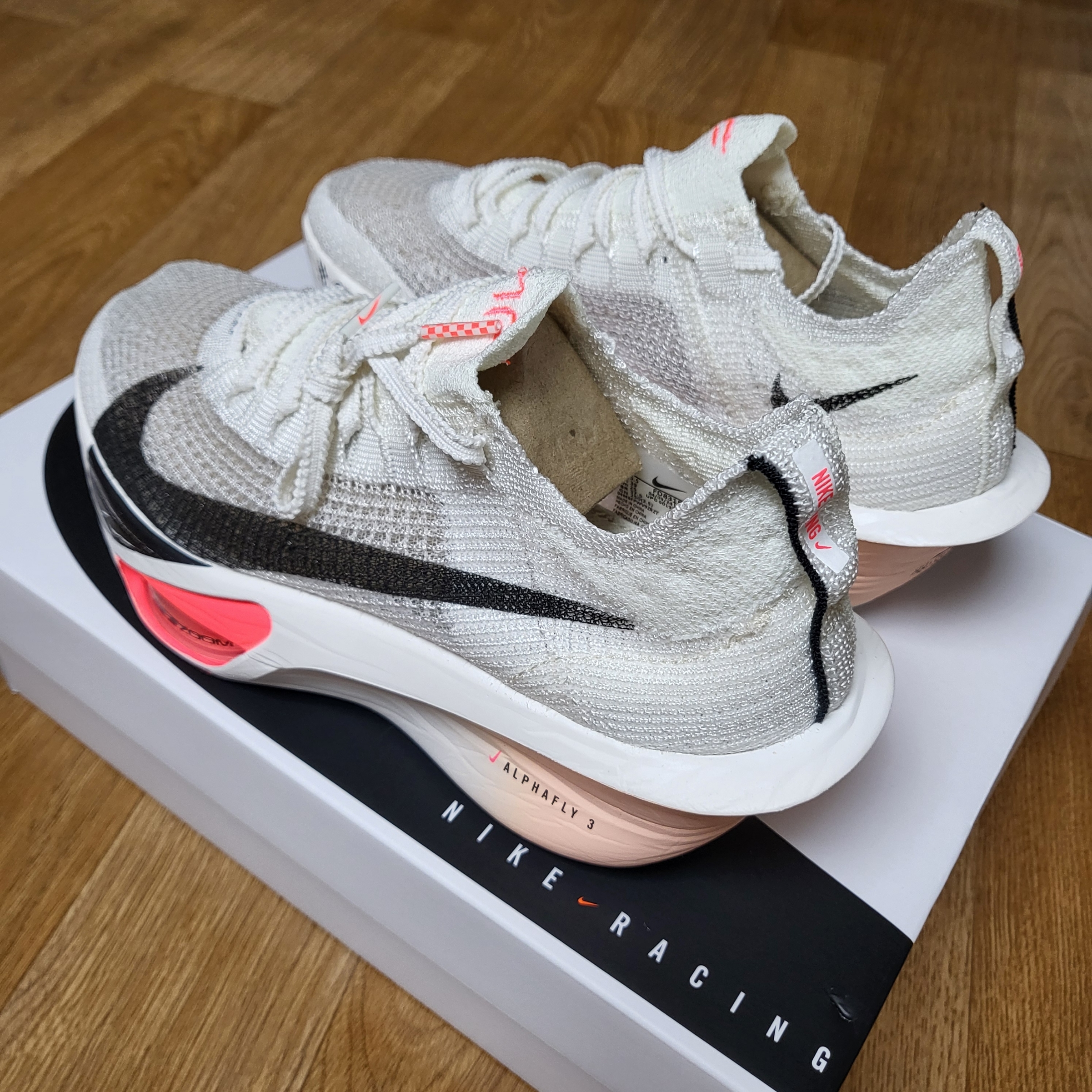 (W) Nike Air Zoom Alphafly Next% 3 Sail Crimson Tint 착용 스타일 - 3