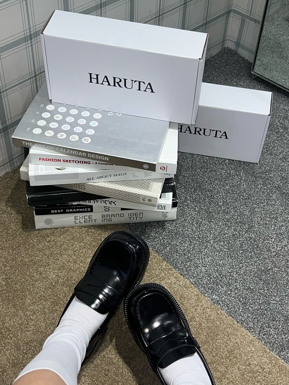 Haruta HS-4900 Oiko Loafer Black 착용 스타일 - 6