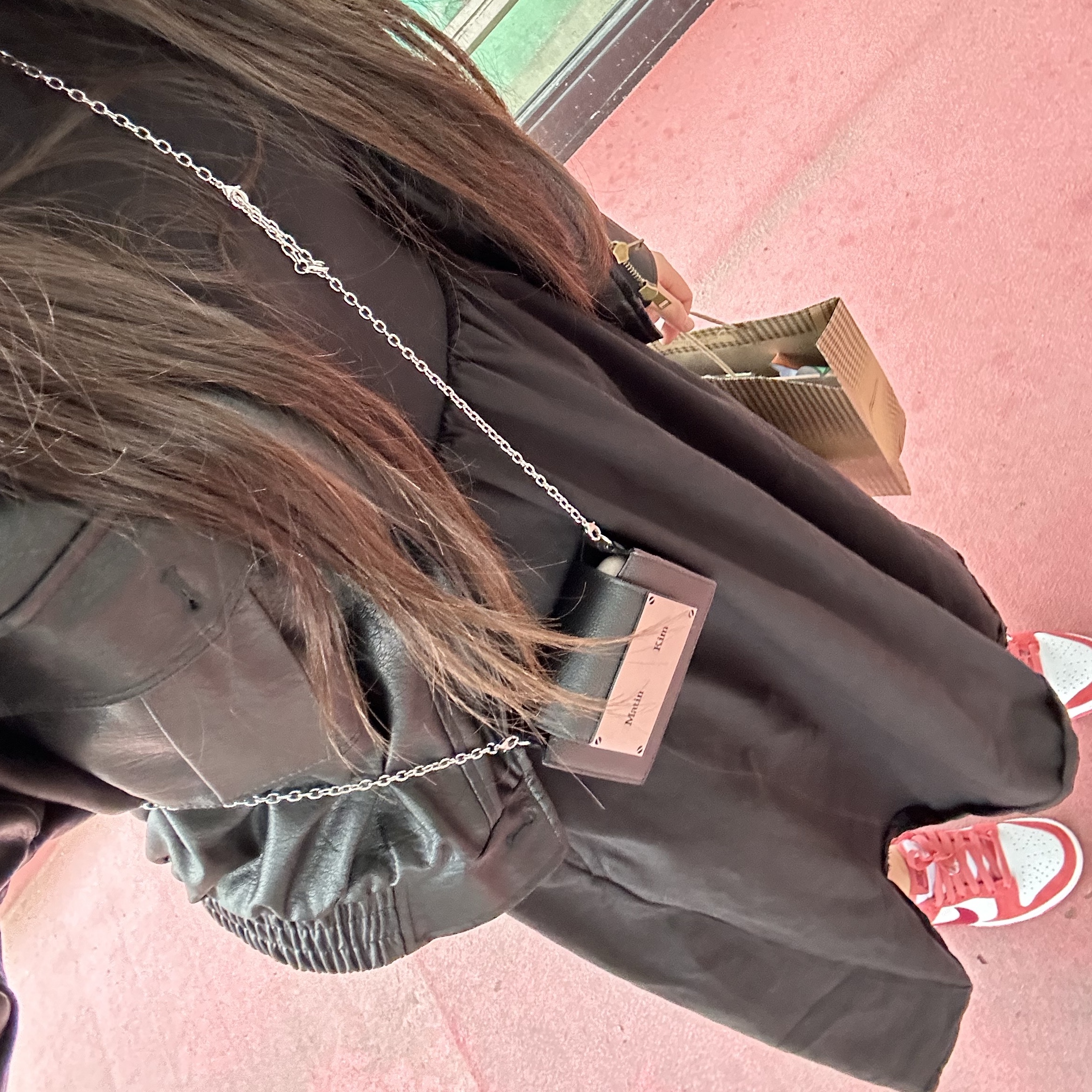 Matin Kim Accordion Mini Bag Black, (W) Nike Dunk Low Valentine Day White Adobe 착용 스타일 - 1
