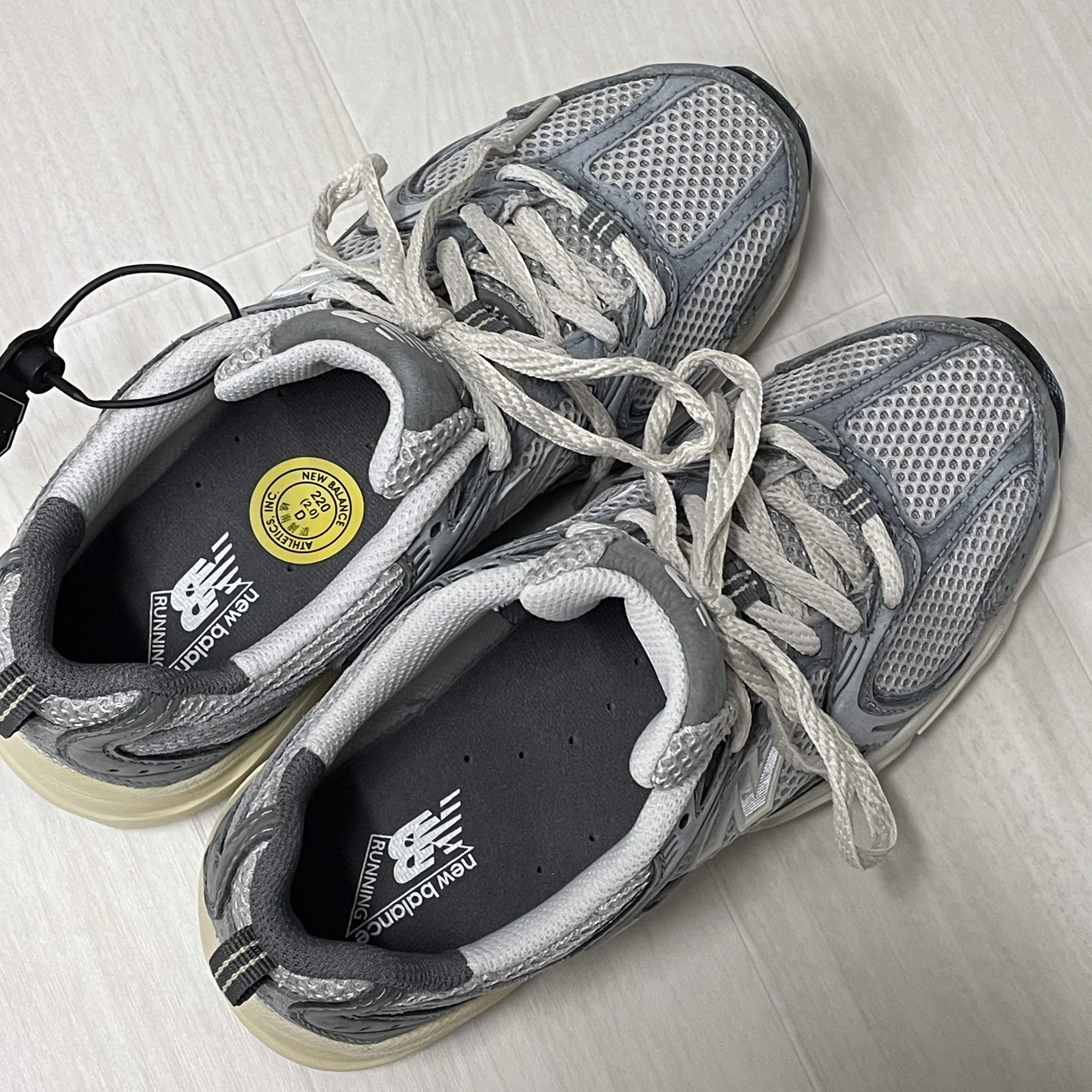 New Balance 530 Premium Vintage Grey Matter 착용 스타일 - 3