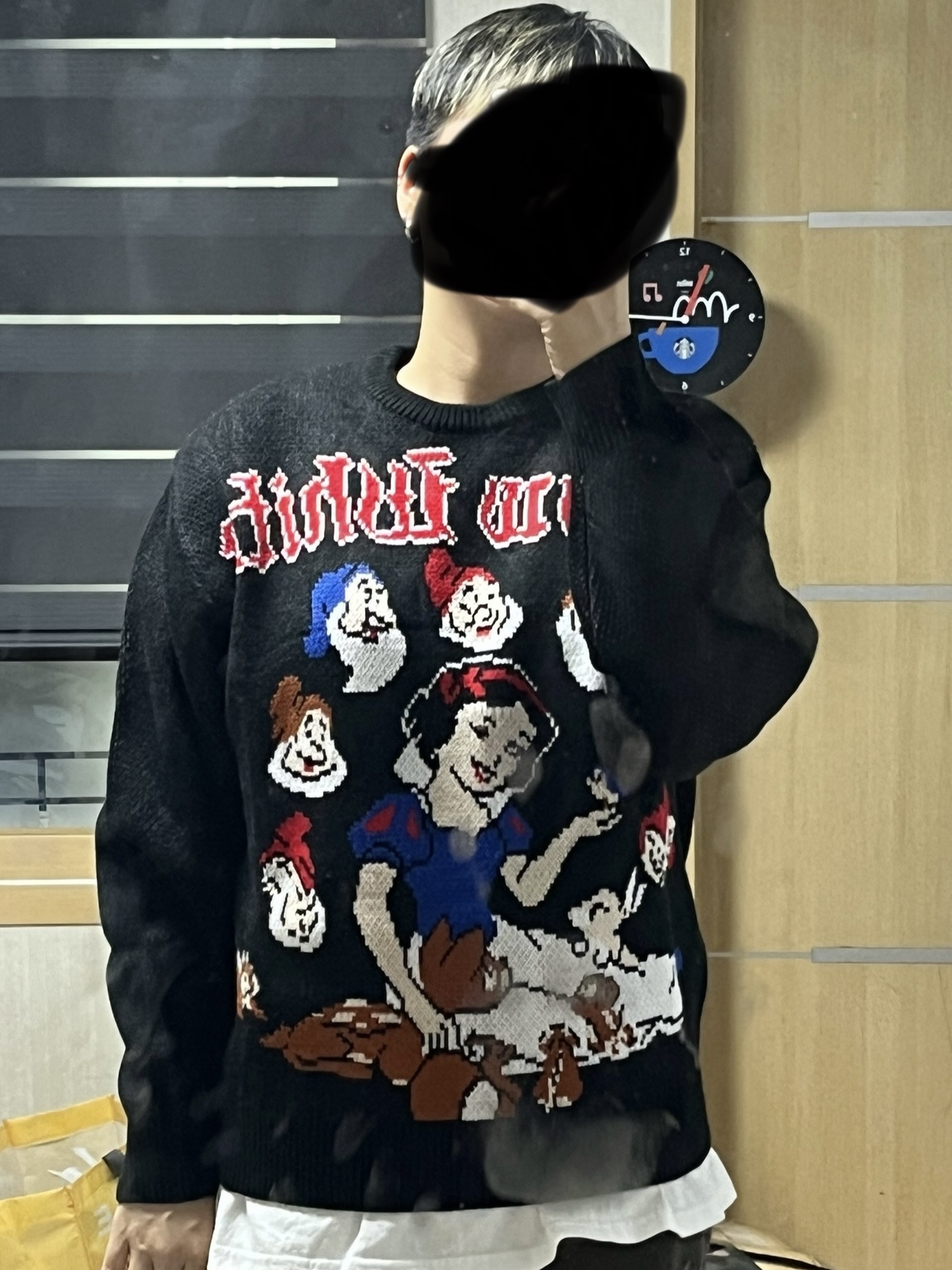 Supreme Snow White Sweater Black - 24FW 착용 스타일