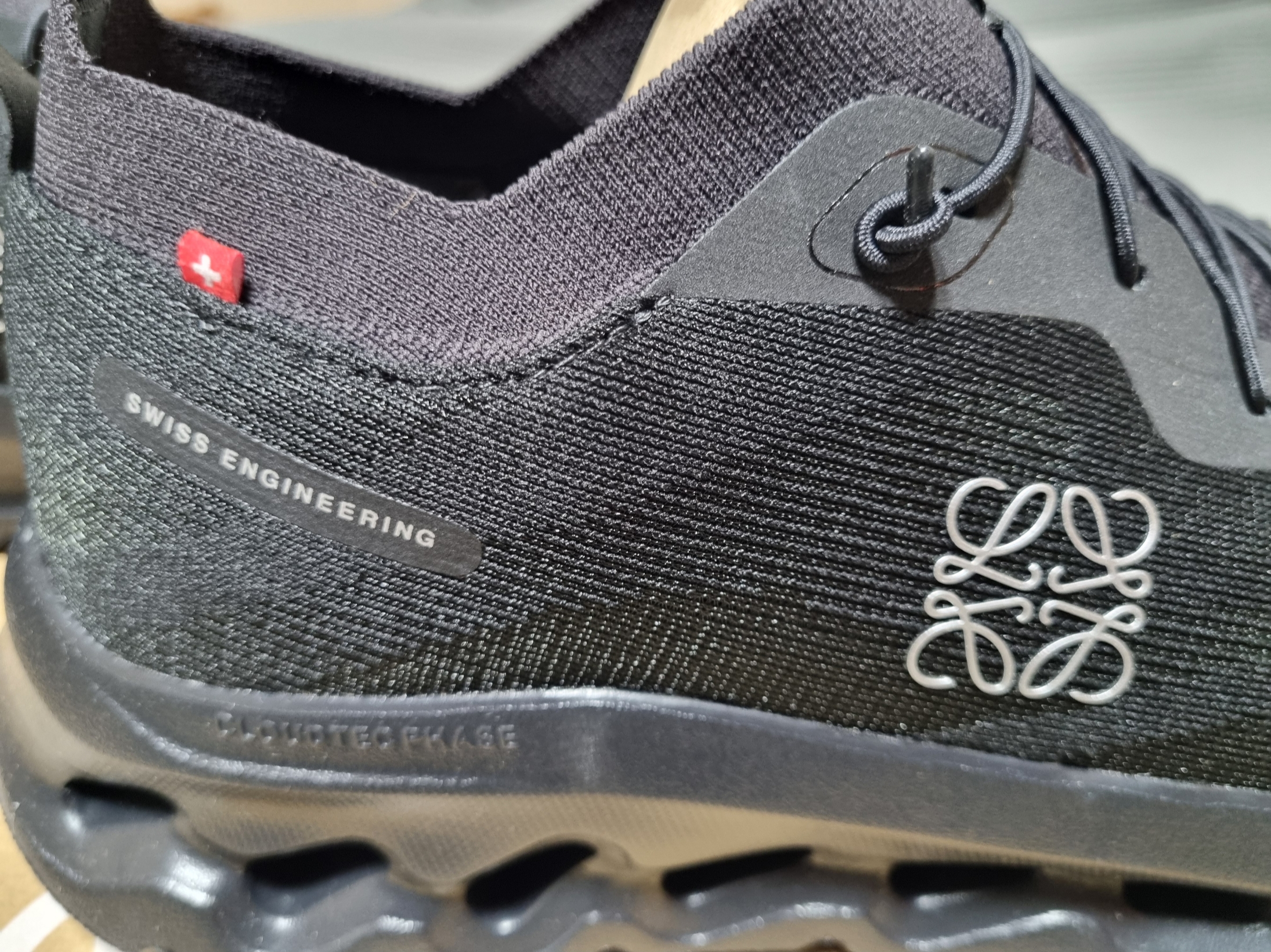 Loewe x On Running Cloudtilt All Black 착용 스타일 - 5